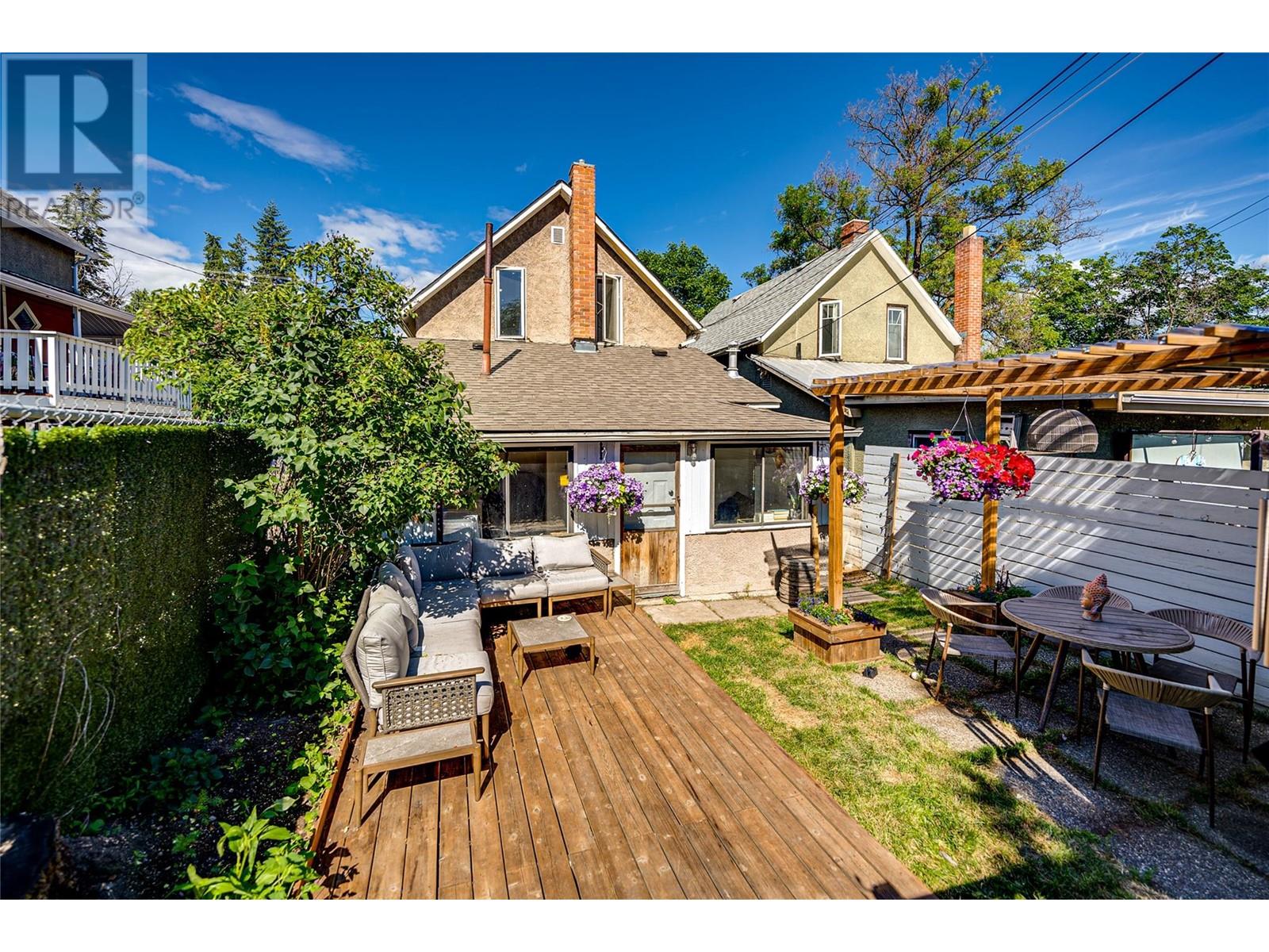 2113 34 Street Property Photo 2