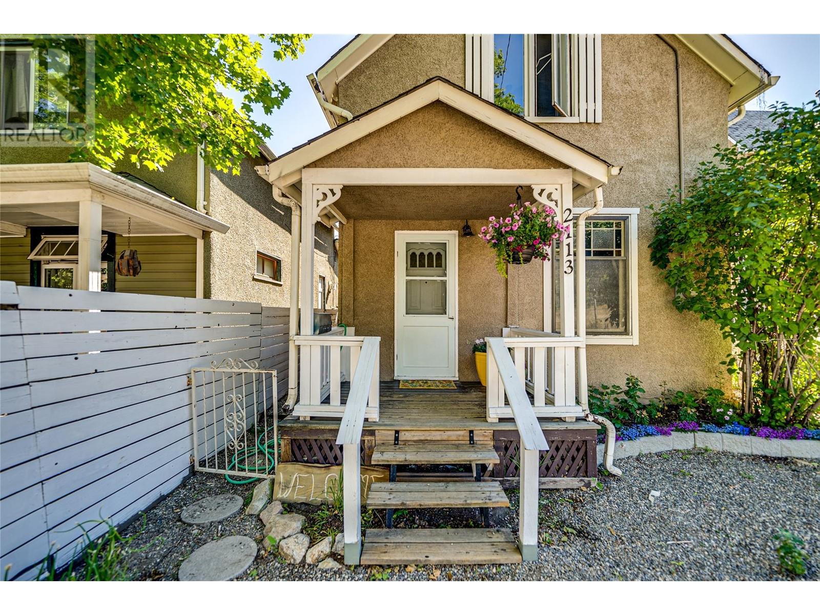 2113 34 Street Property Photo 4
