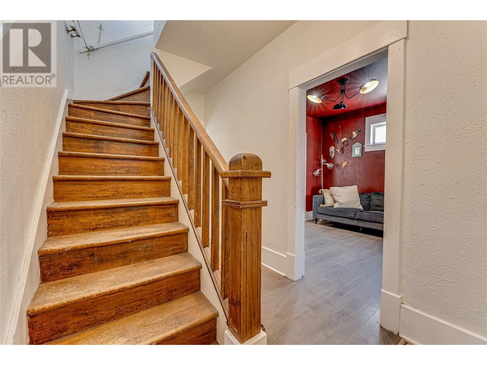 2113 34 Street Property Photo 6