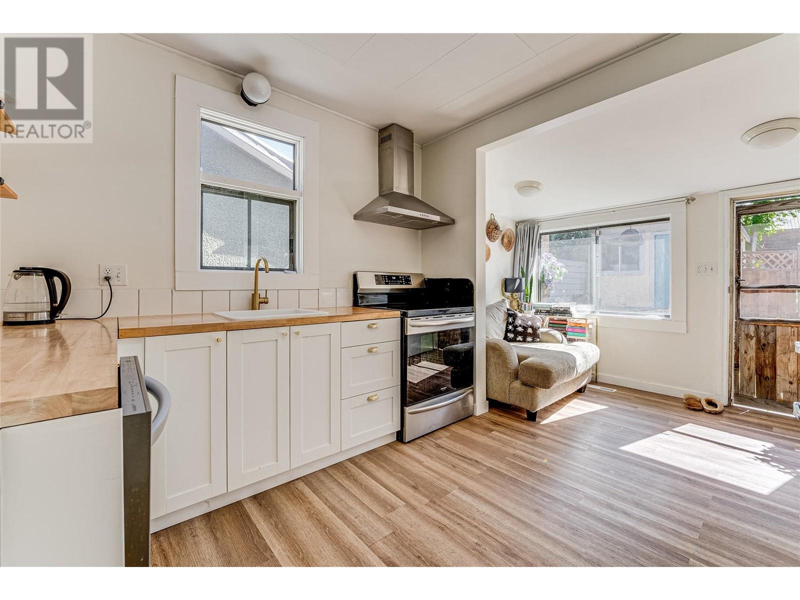 2113 34 Street Property Photo 7