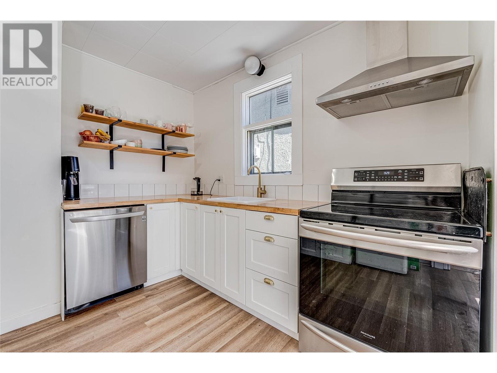2113 34 Street Property Photo 8