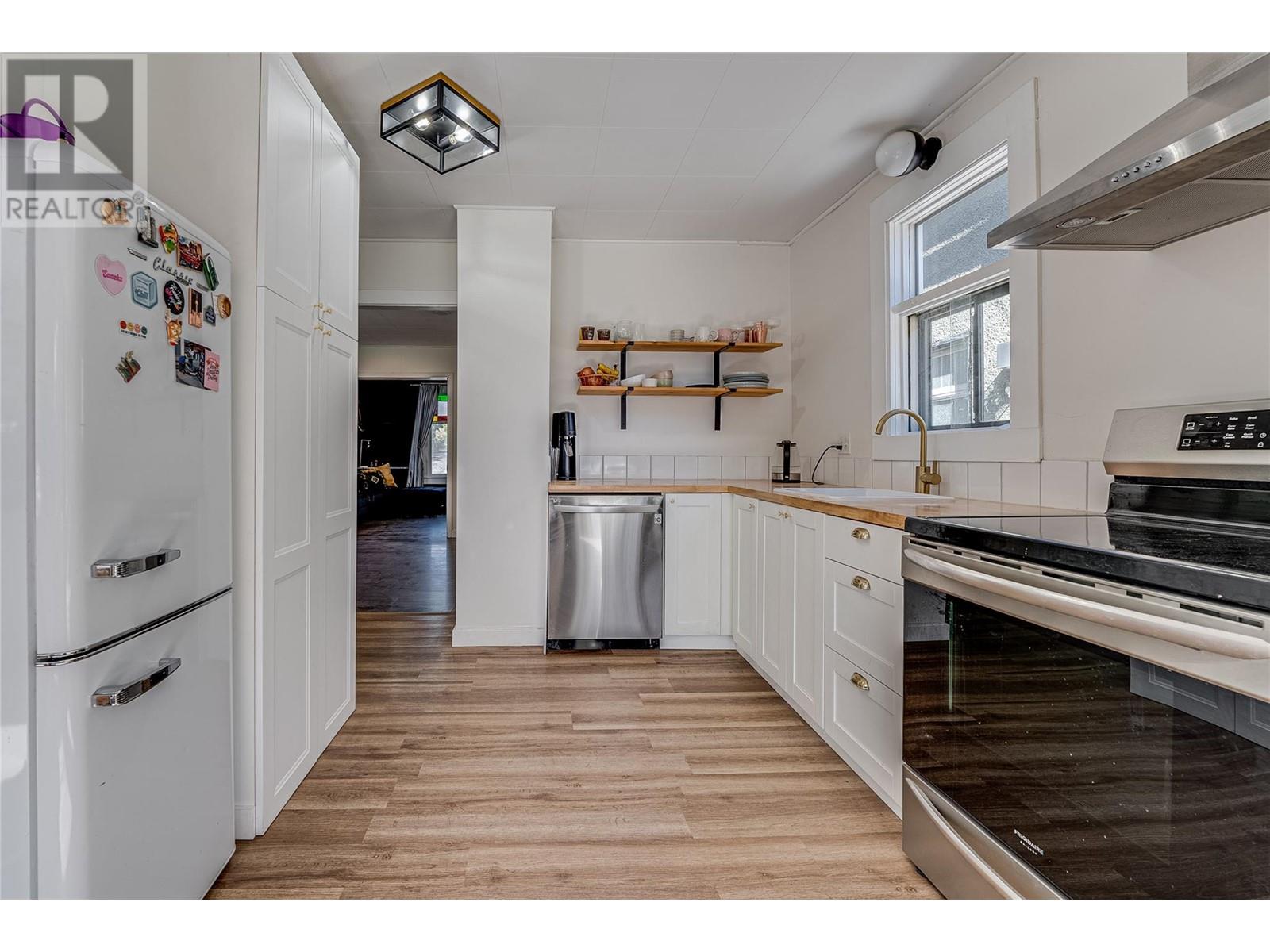 2113 34 Street Property Photo 9