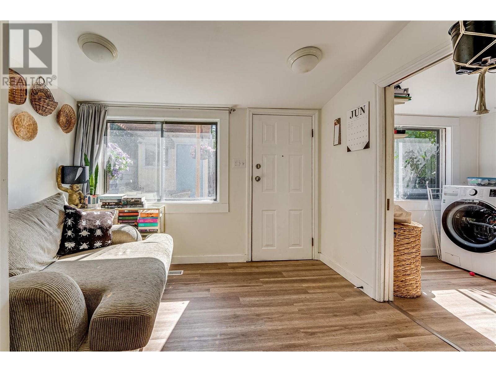 2113 34 Street Property Photo 10
