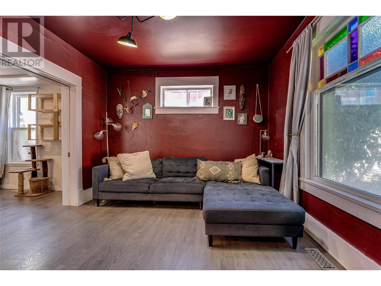 2113 34 Street Property Photo 14