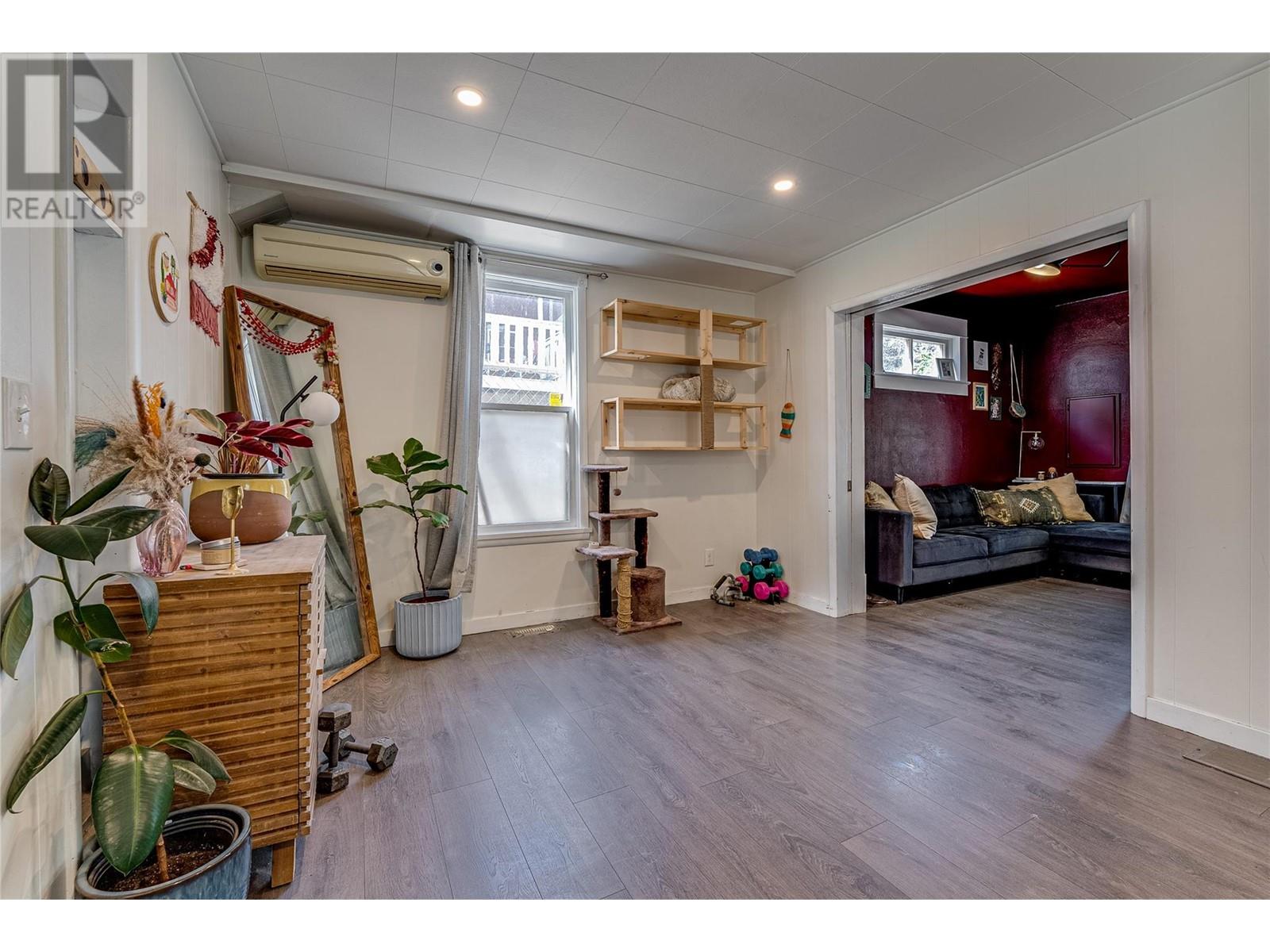 2113 34 Street Property Photo 15