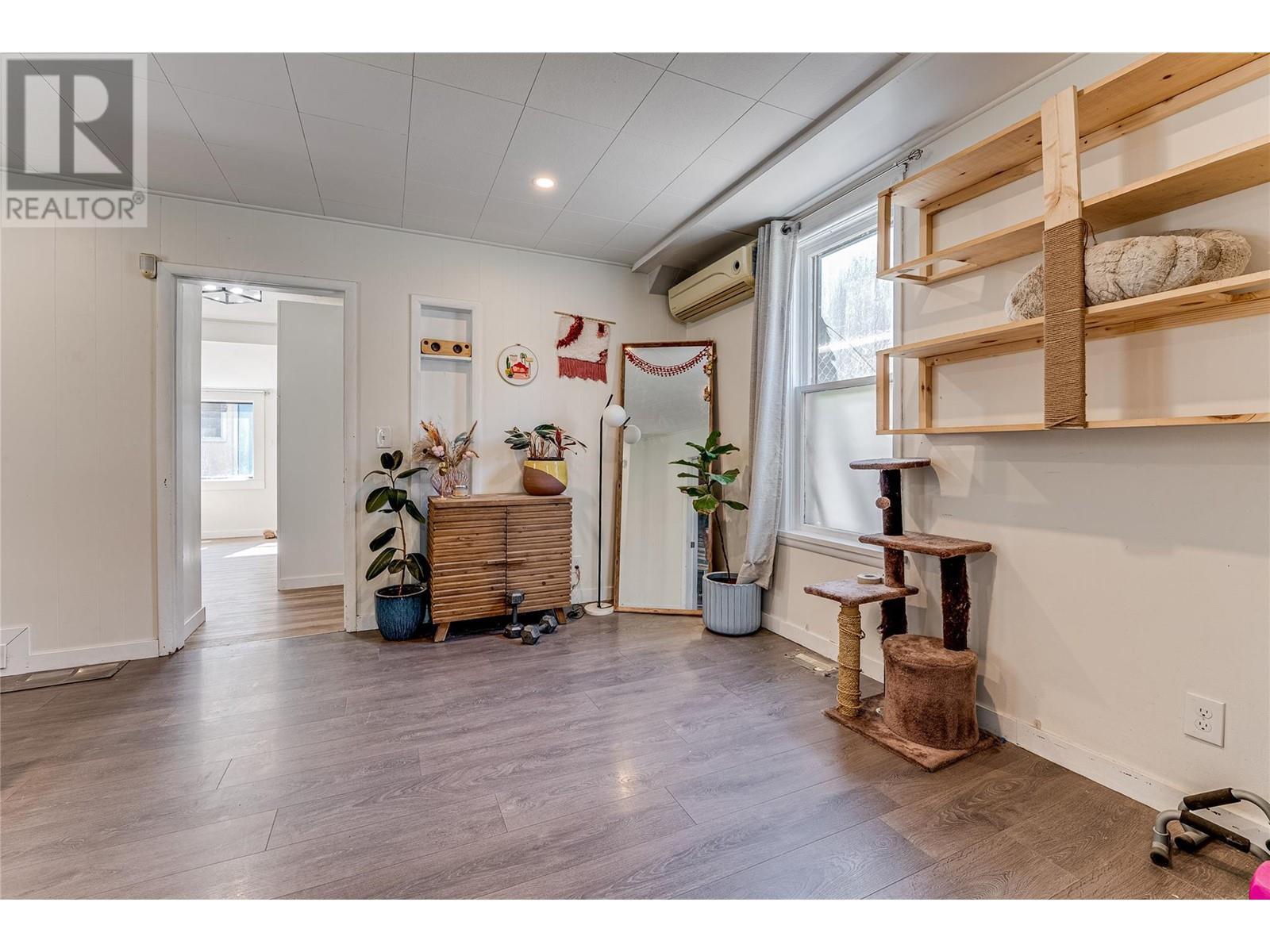 2113 34 Street Property Photo 16