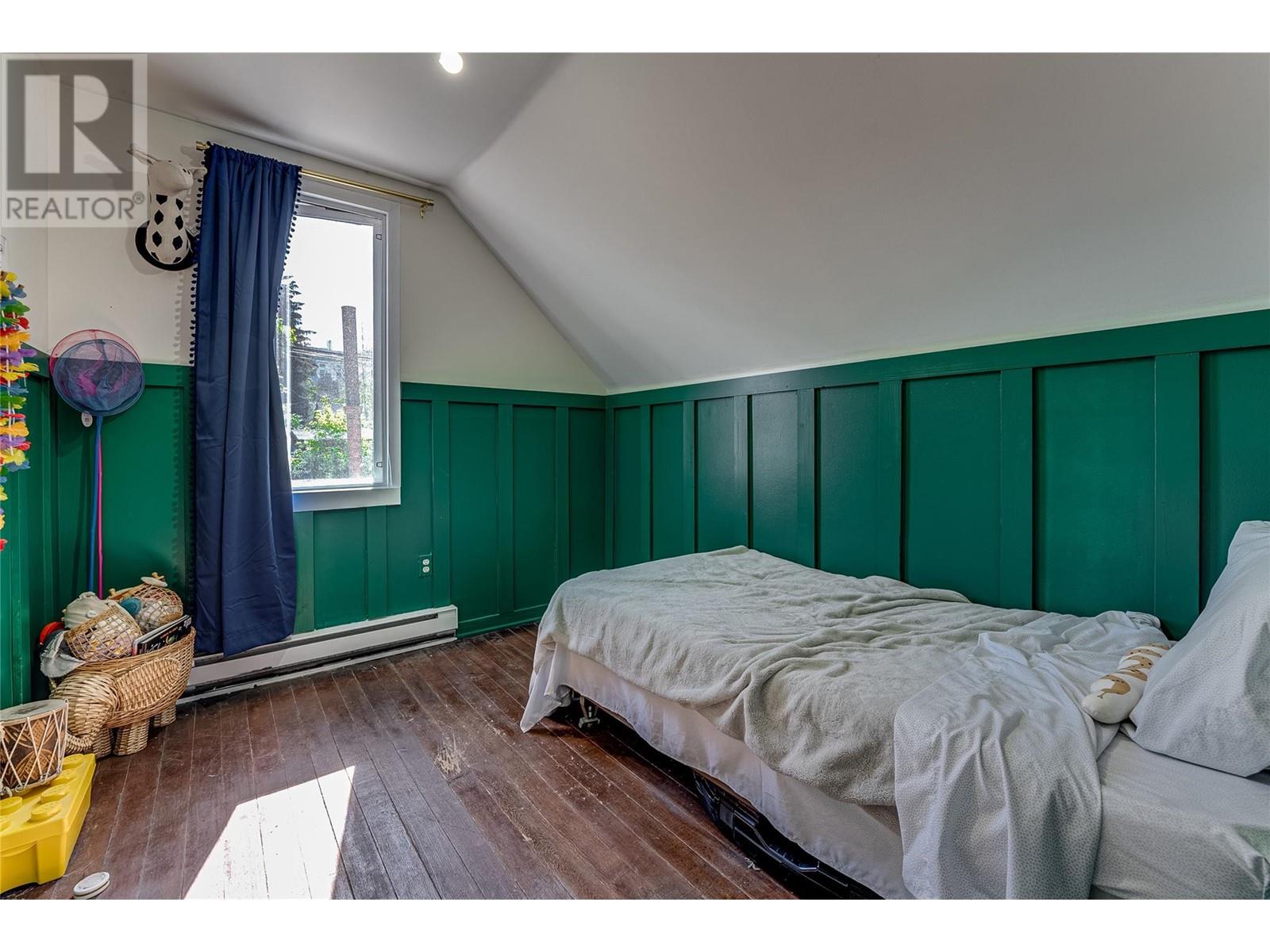 2113 34 Street Property Photo 17