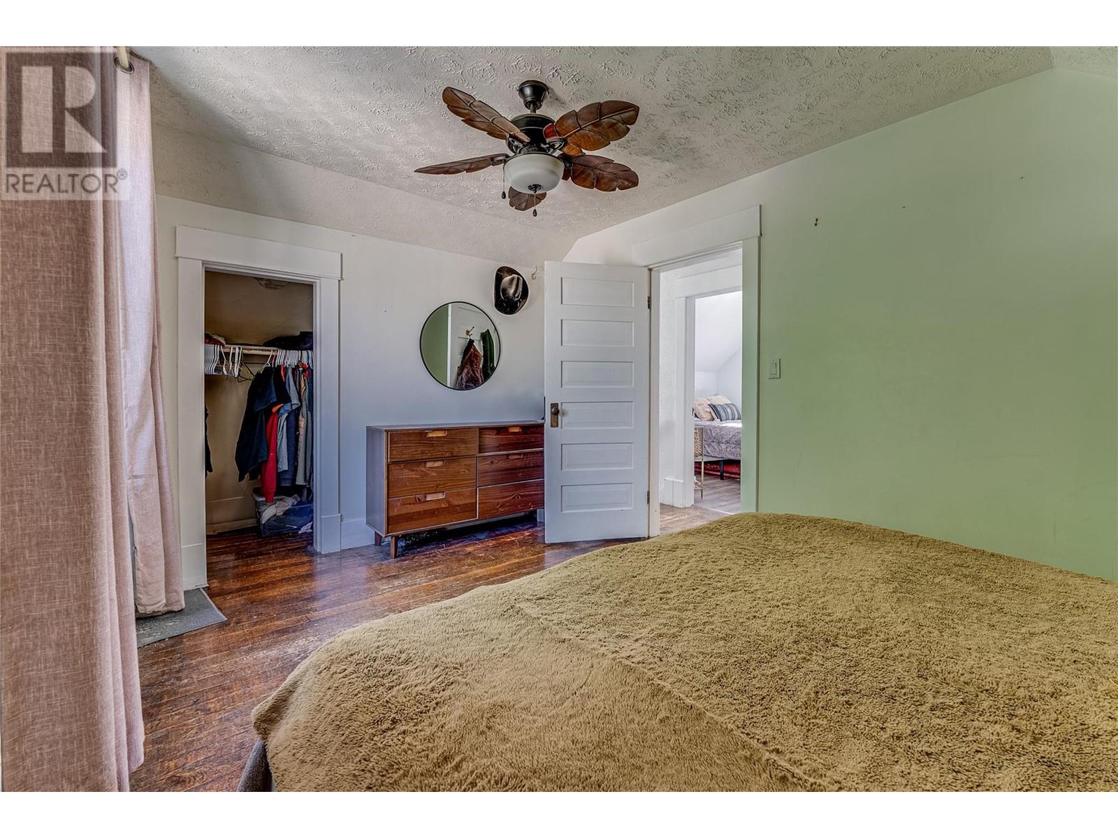 2113 34 Street Property Photo 19