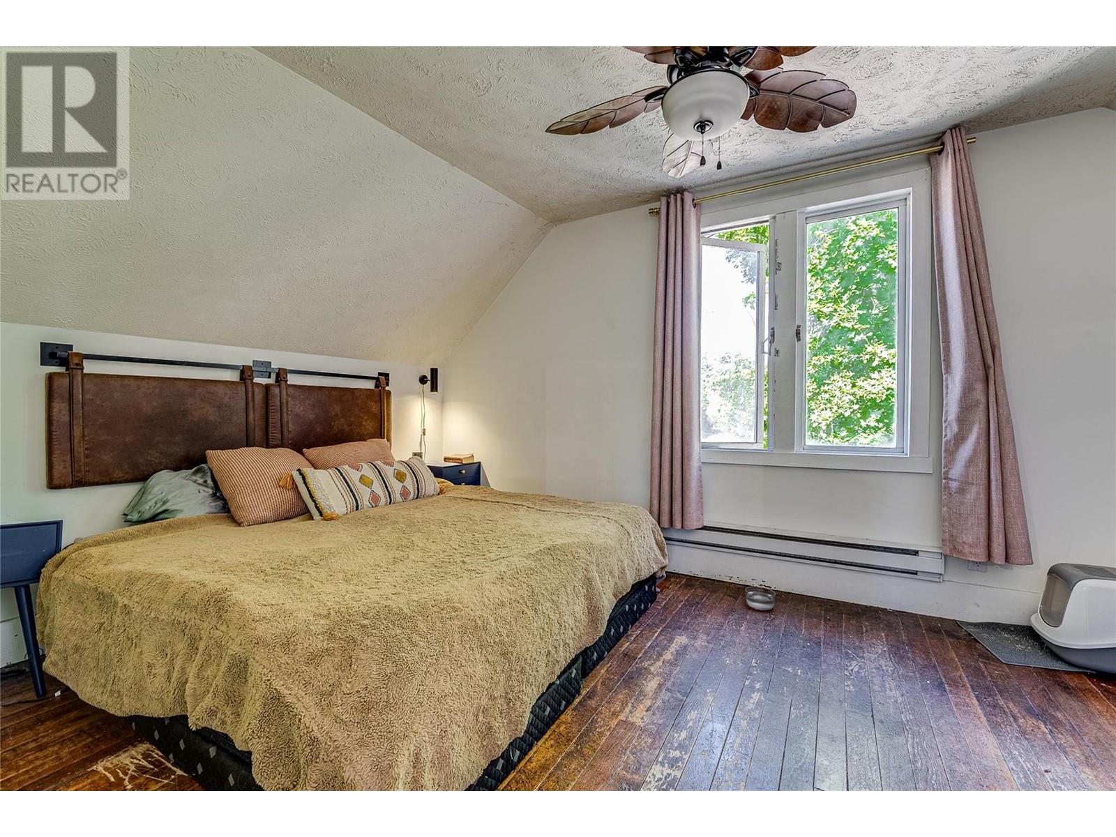 2113 34 Street Property Photo 20