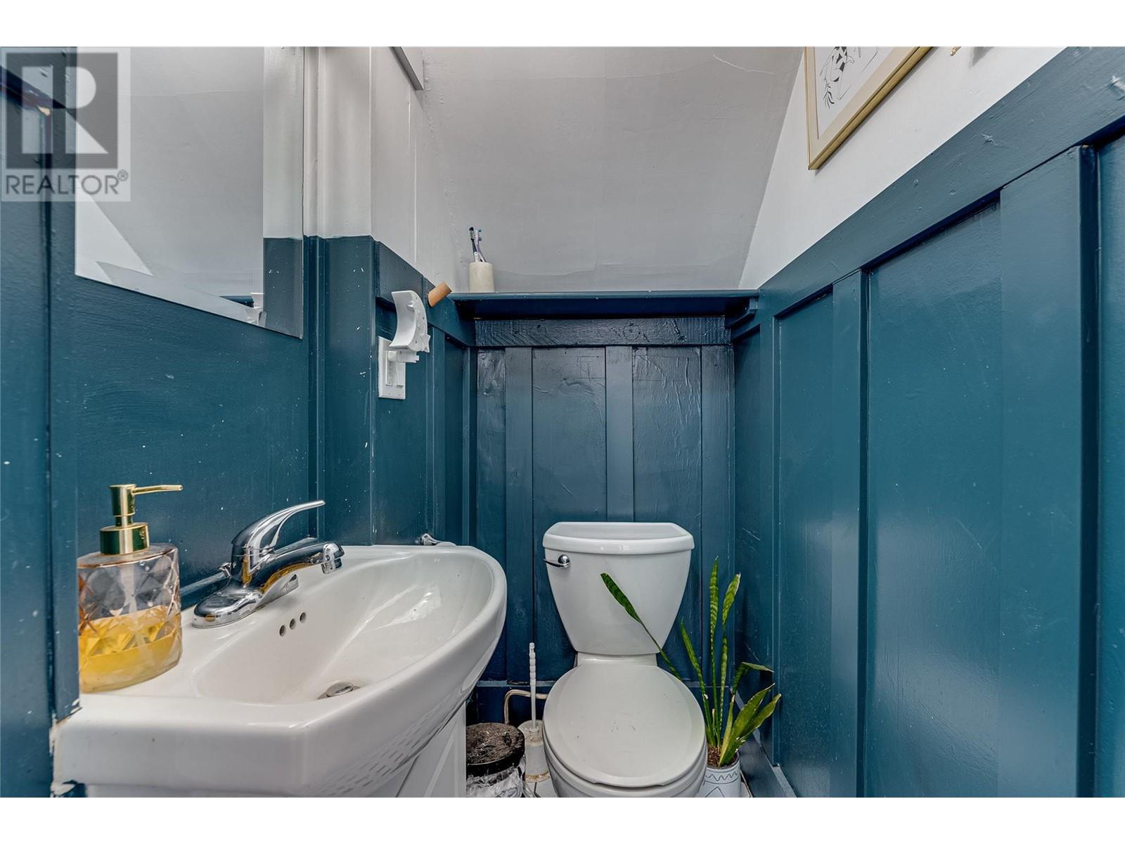 2113 34 Street Property Photo 22