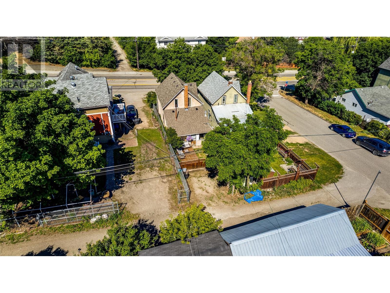 2113 34 Street Property Photo 35