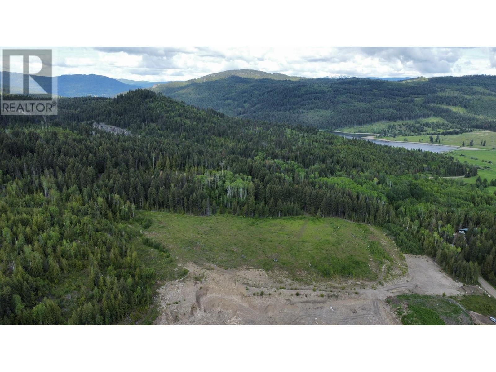 8404 Skimikin Road Property Photo 4