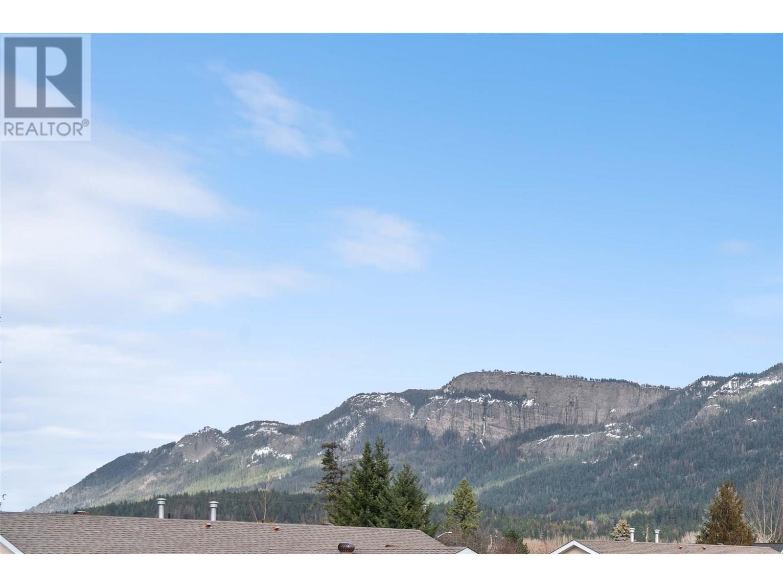 211 Kildonan Avenue Unit# 210 Lot# 10 Property Photo 3