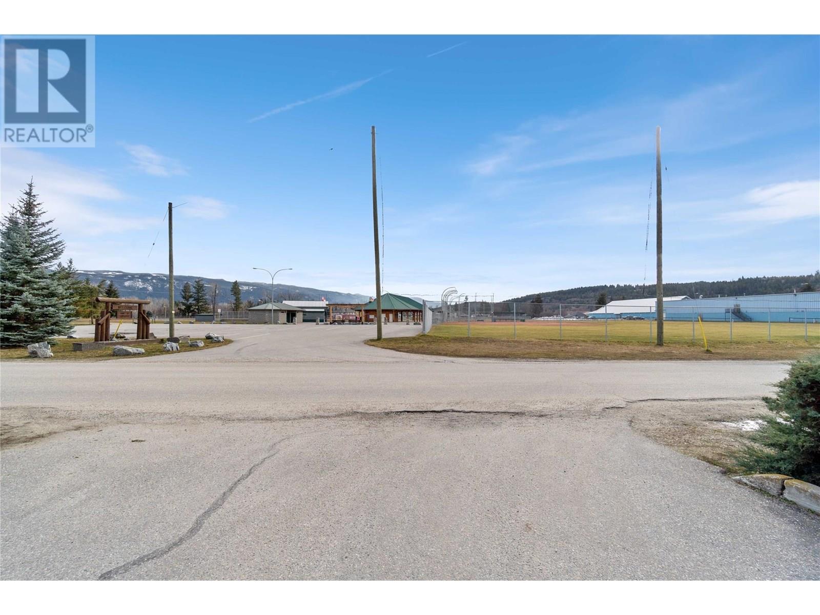 211 Kildonan Avenue Unit# 210 Lot# 10 Property Photo 39