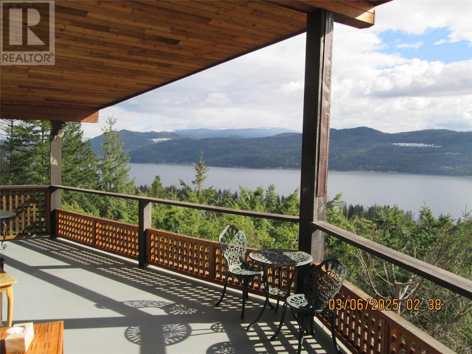 5305 Meadow Creek Crescent Property Photo 1