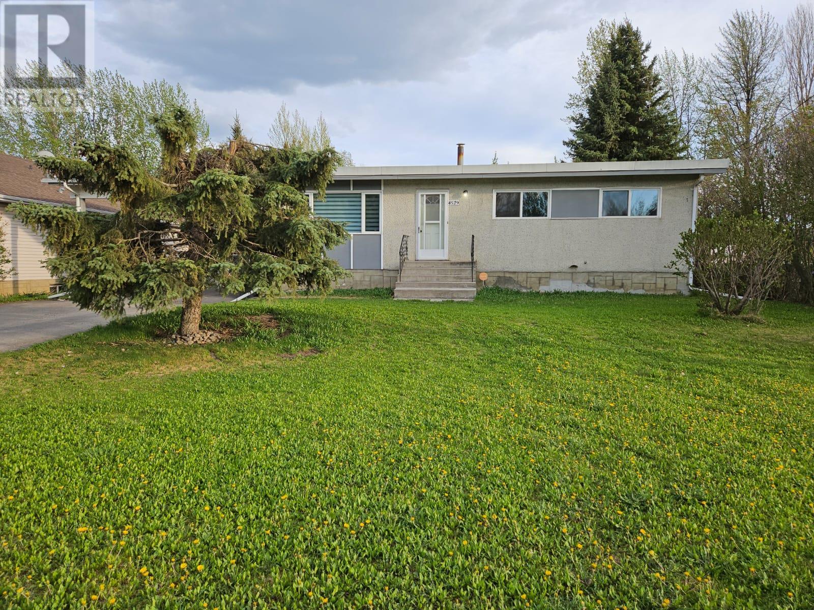 4529 49 Avenue Property Photo