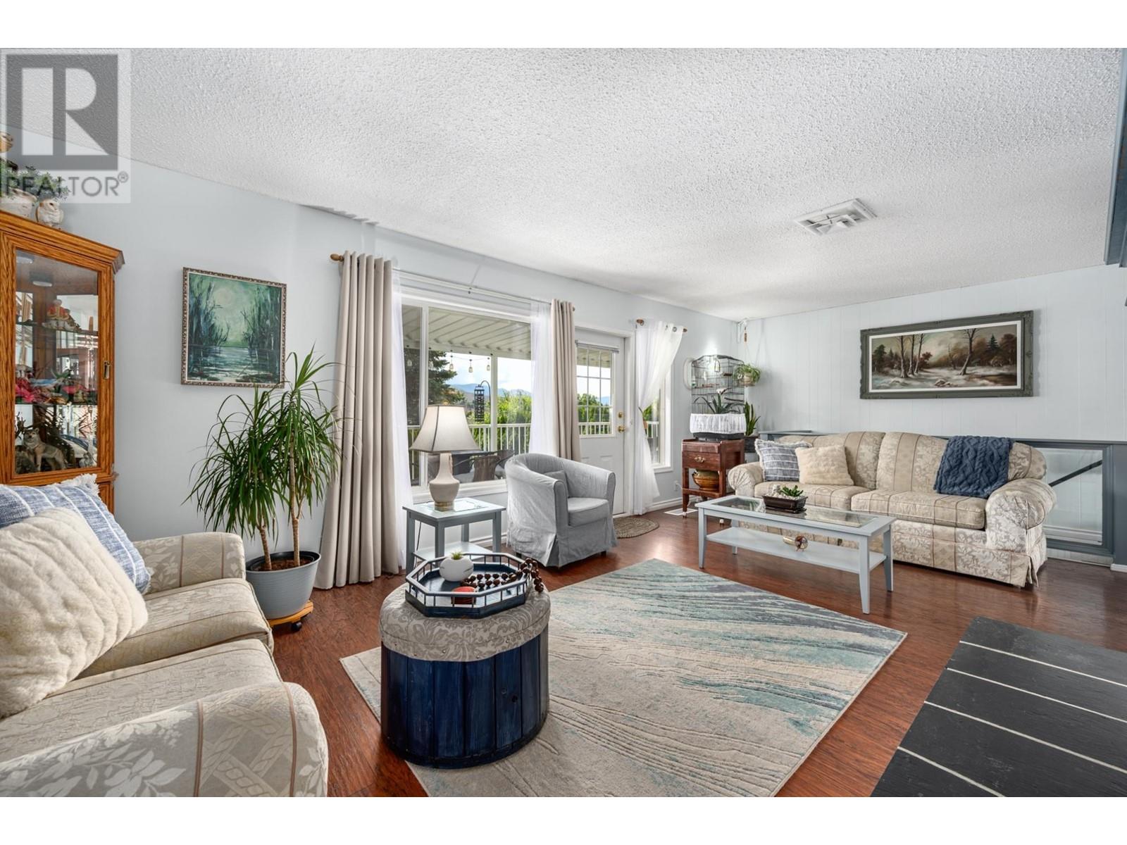 707 Elm Street Property Photo