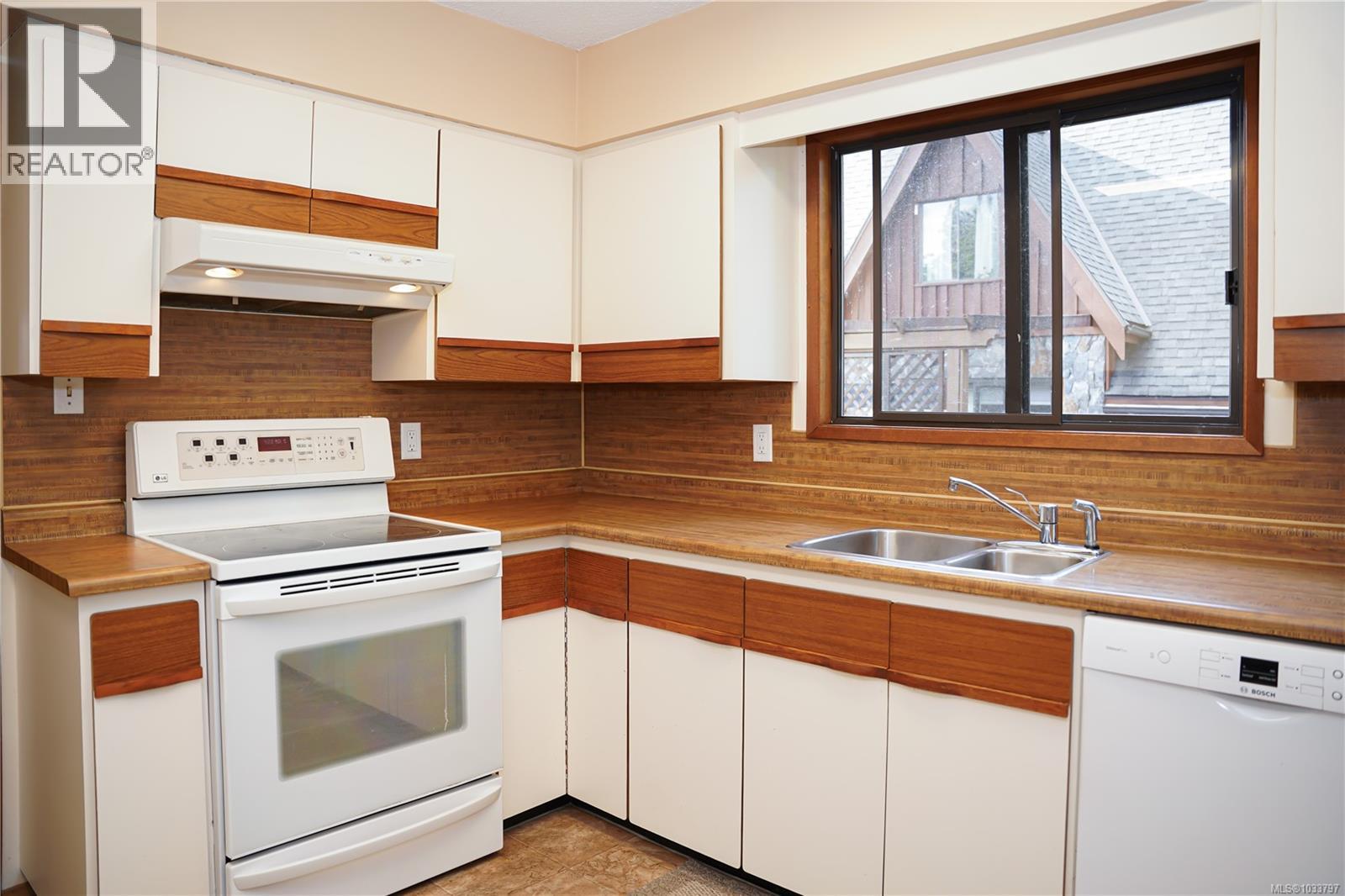 41 Somenos St Property Photo 12