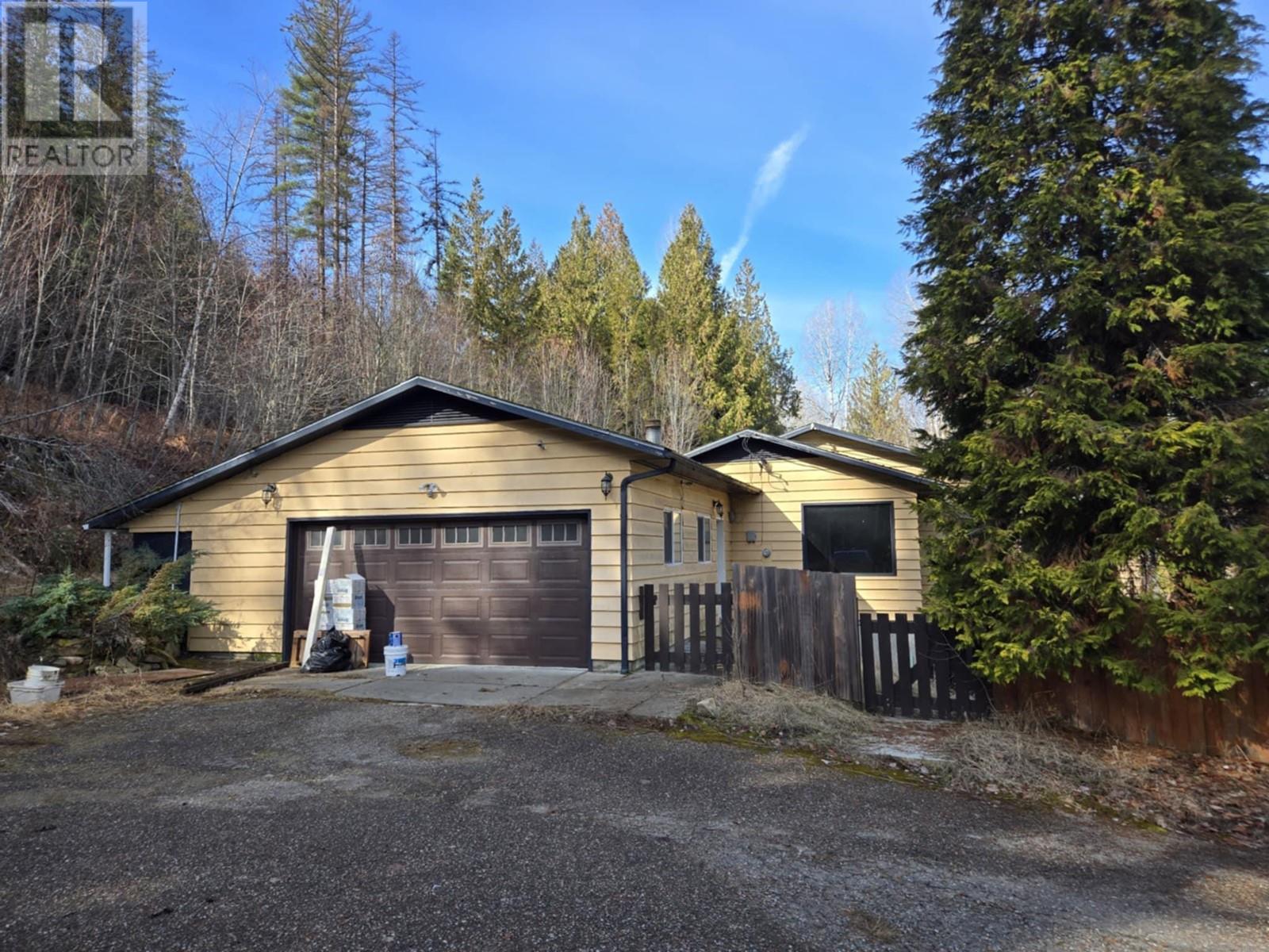 1660 Arrow Lakes Drive Property Photo