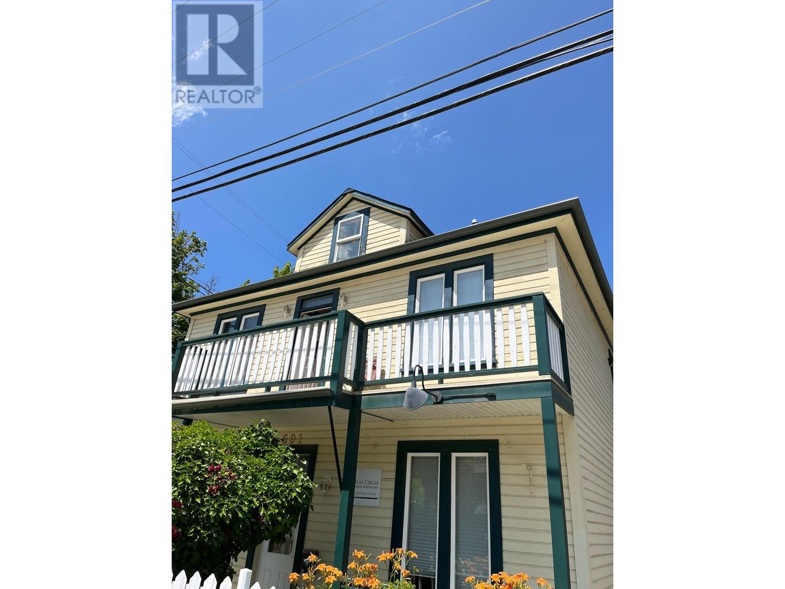 601 Lake Street Property Photo 1