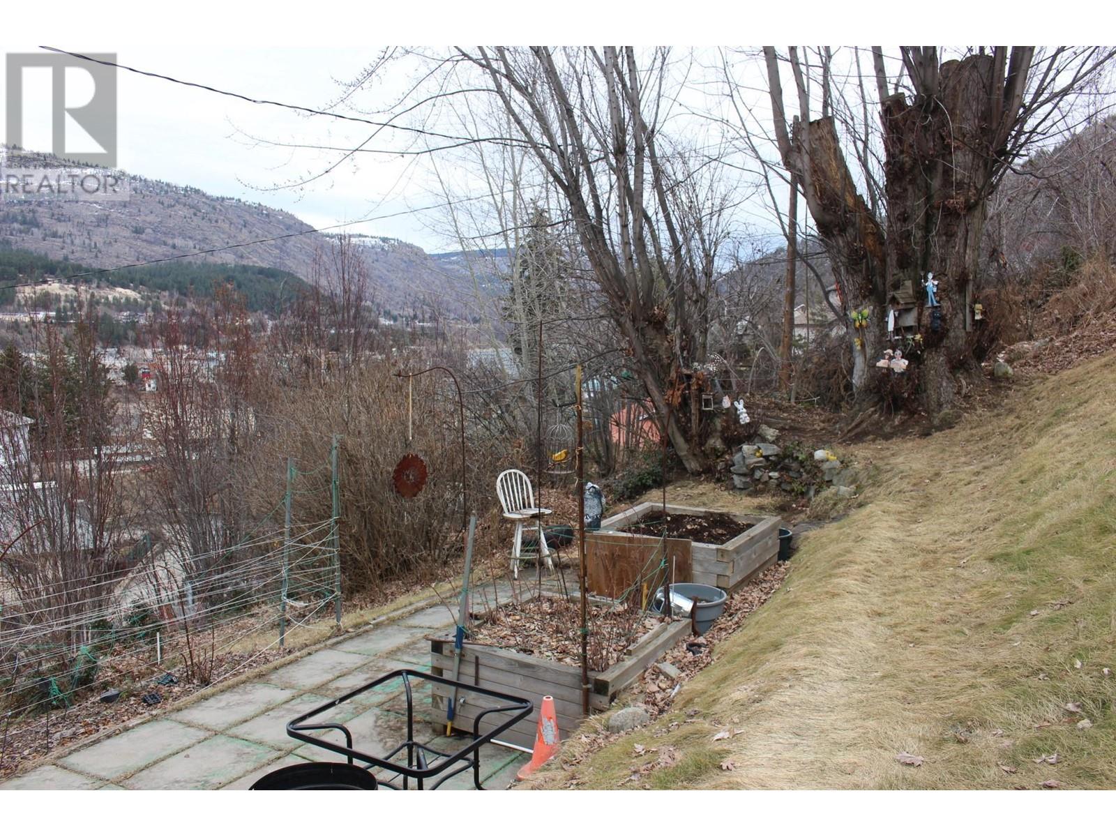 1456 Ash Street Property Photo 3
