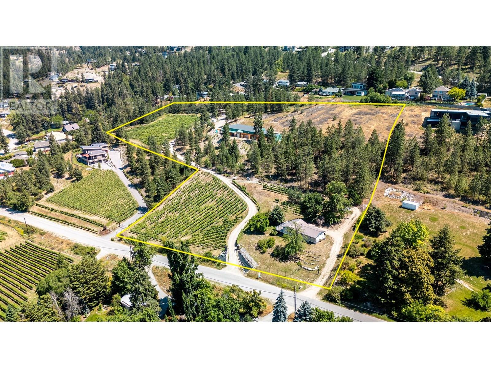 2864 Arawana Road Property Photo 3