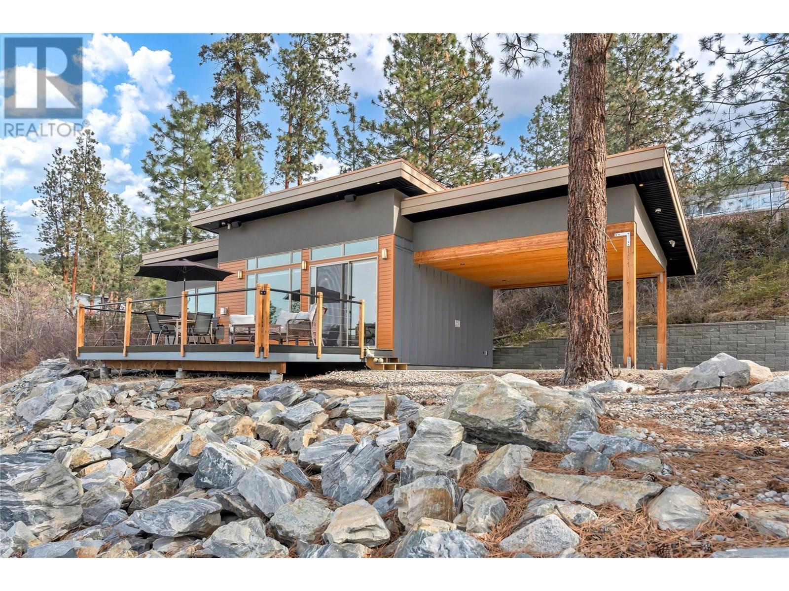 2864 Arawana Road Property Photo 4