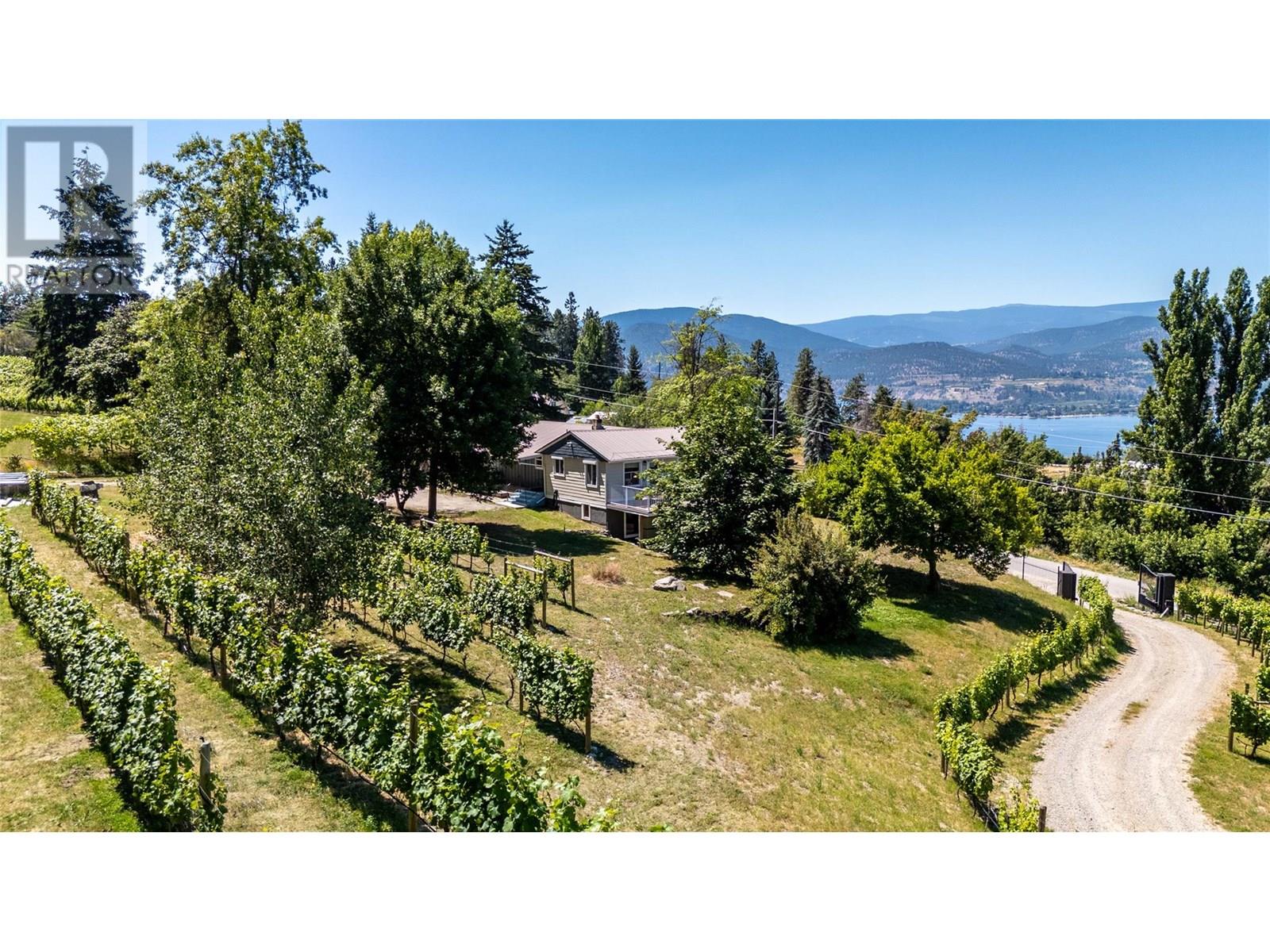 2864 Arawana Road Property Photo 6