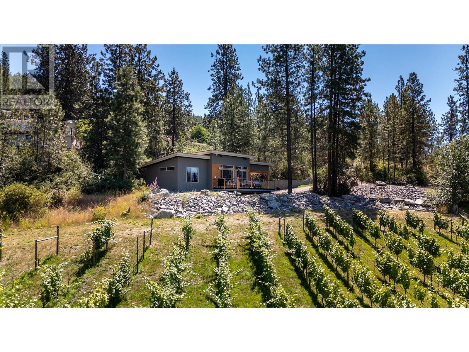 2864 Arawana Road Property Photo 9