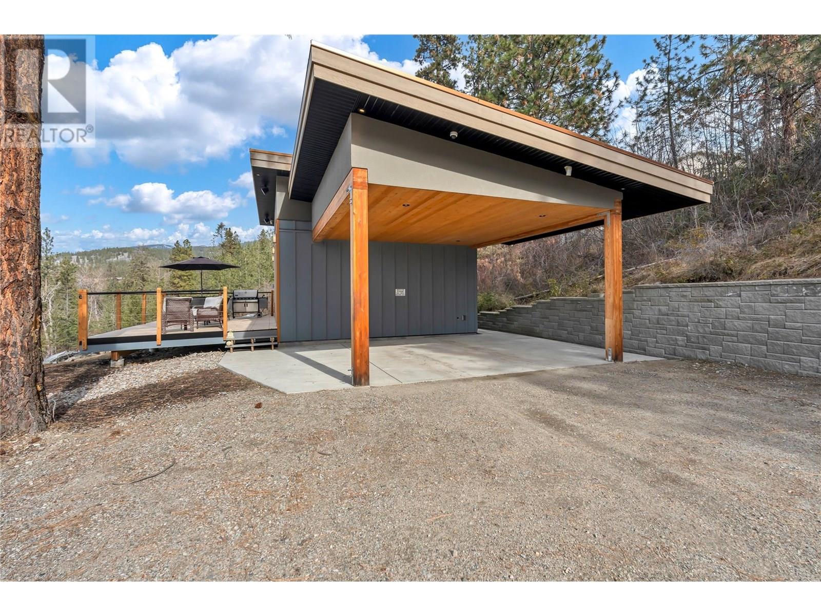 2864 Arawana Road Property Photo 24