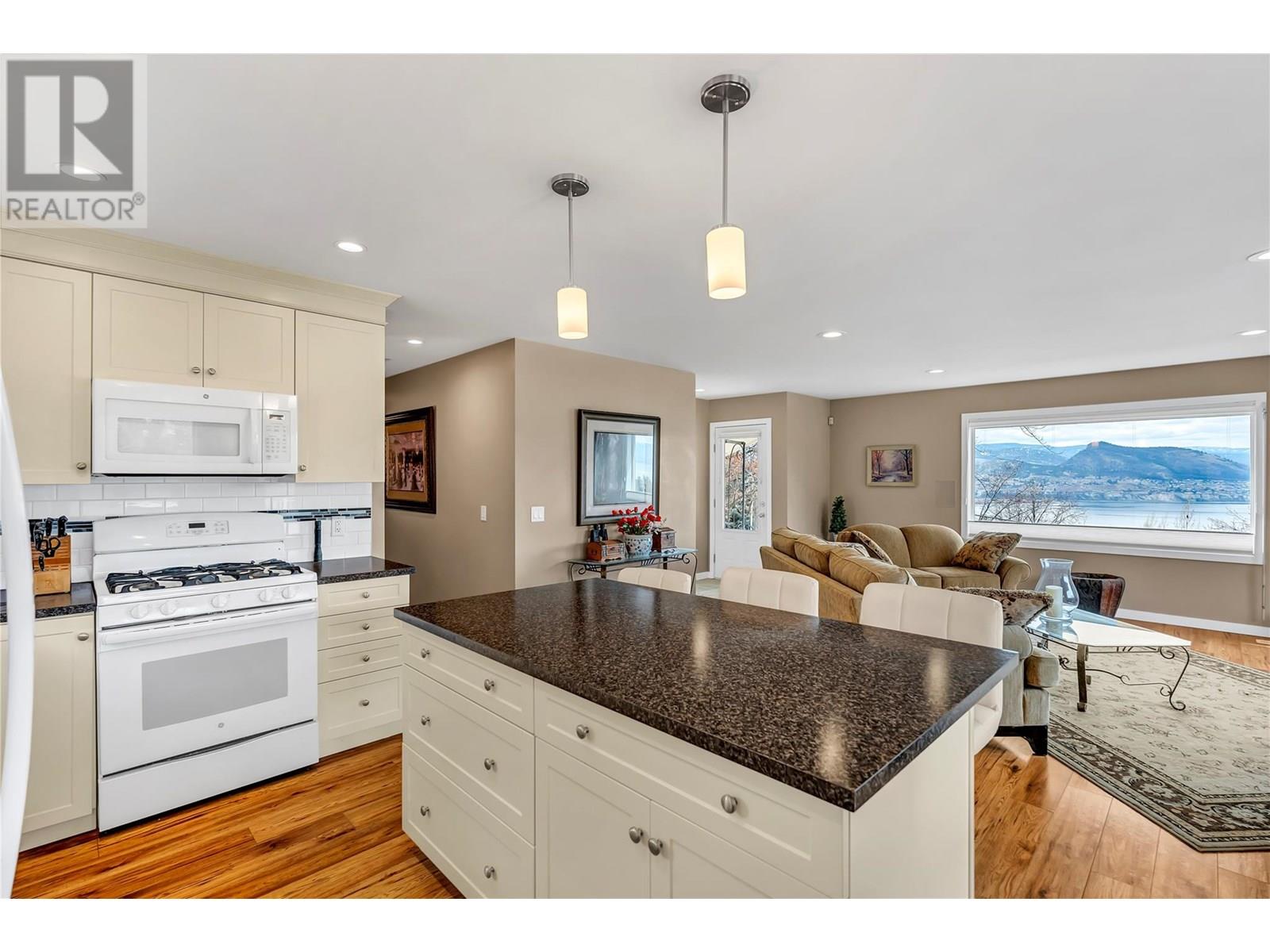 2864 Arawana Road Property Photo 29