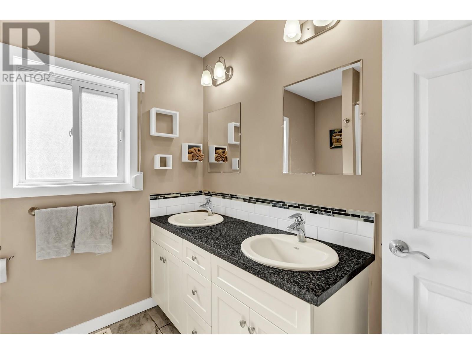 2864 Arawana Road Property Photo 33