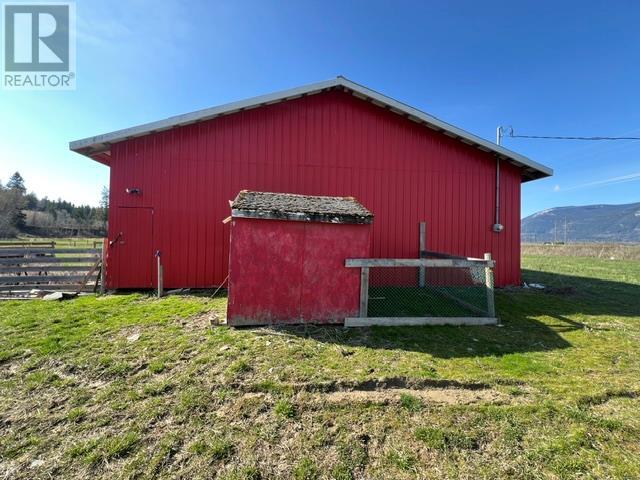 2802 Lower Wynndel Road Property Photo 1