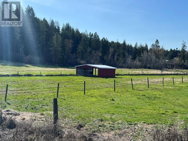 2802 Lower Wynndel Road Property Photo 2