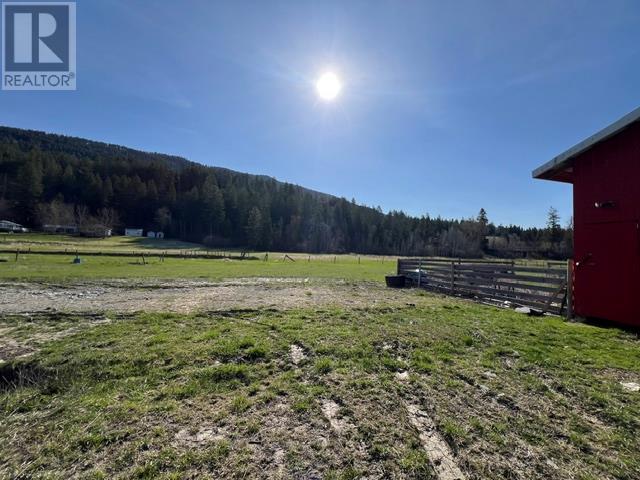 2802 Lower Wynndel Road Property Photo 5