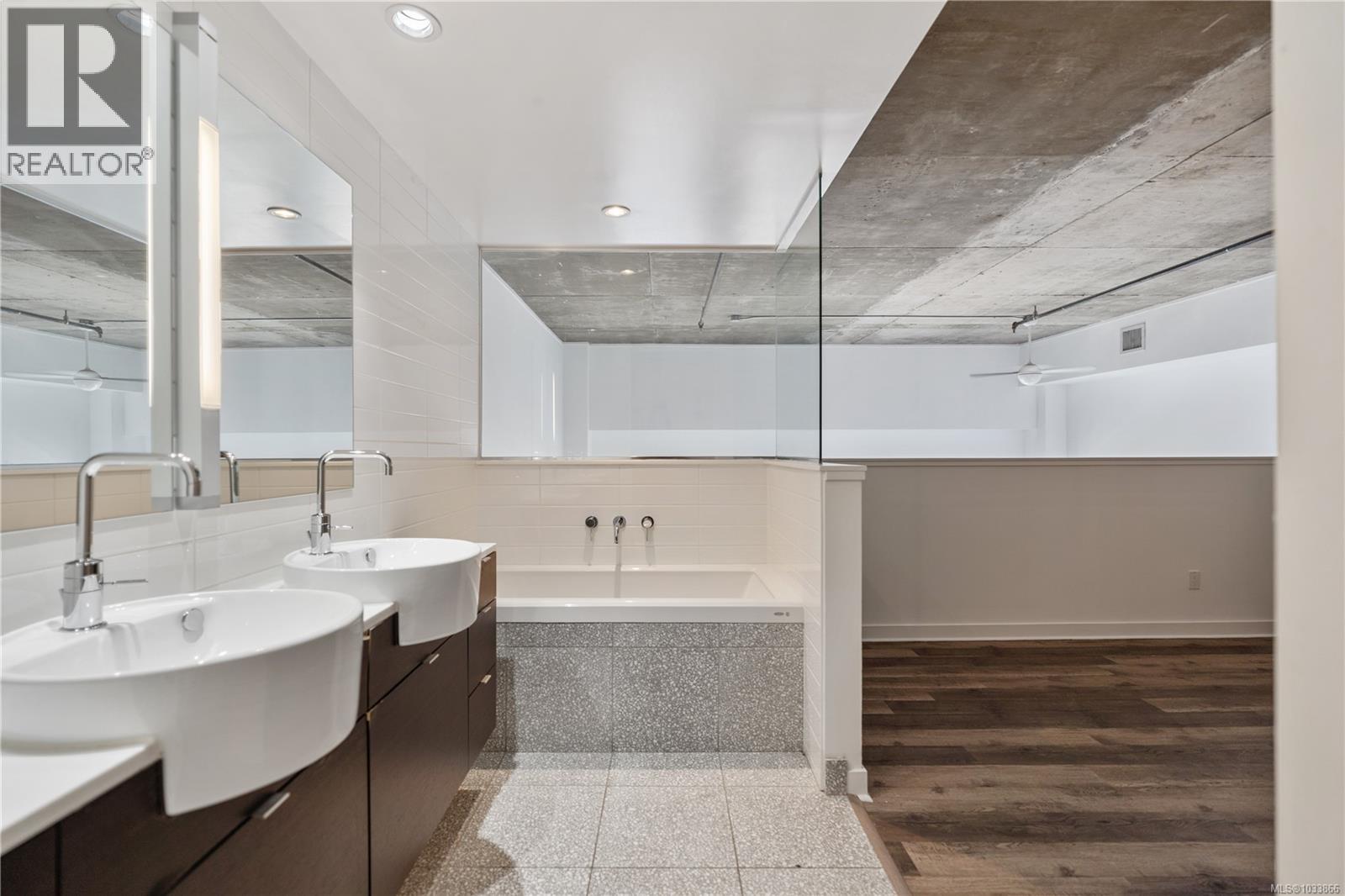 416 770 Fisgard St Property Photo 24