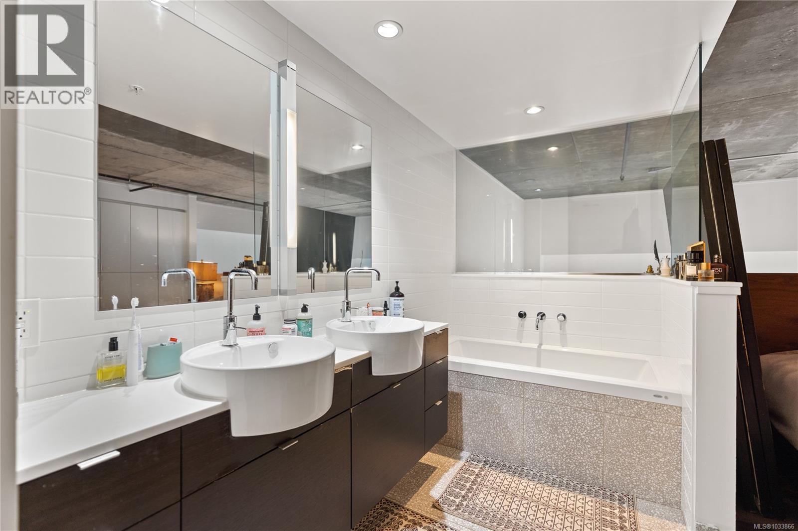 416 770 Fisgard St Property Photo 31