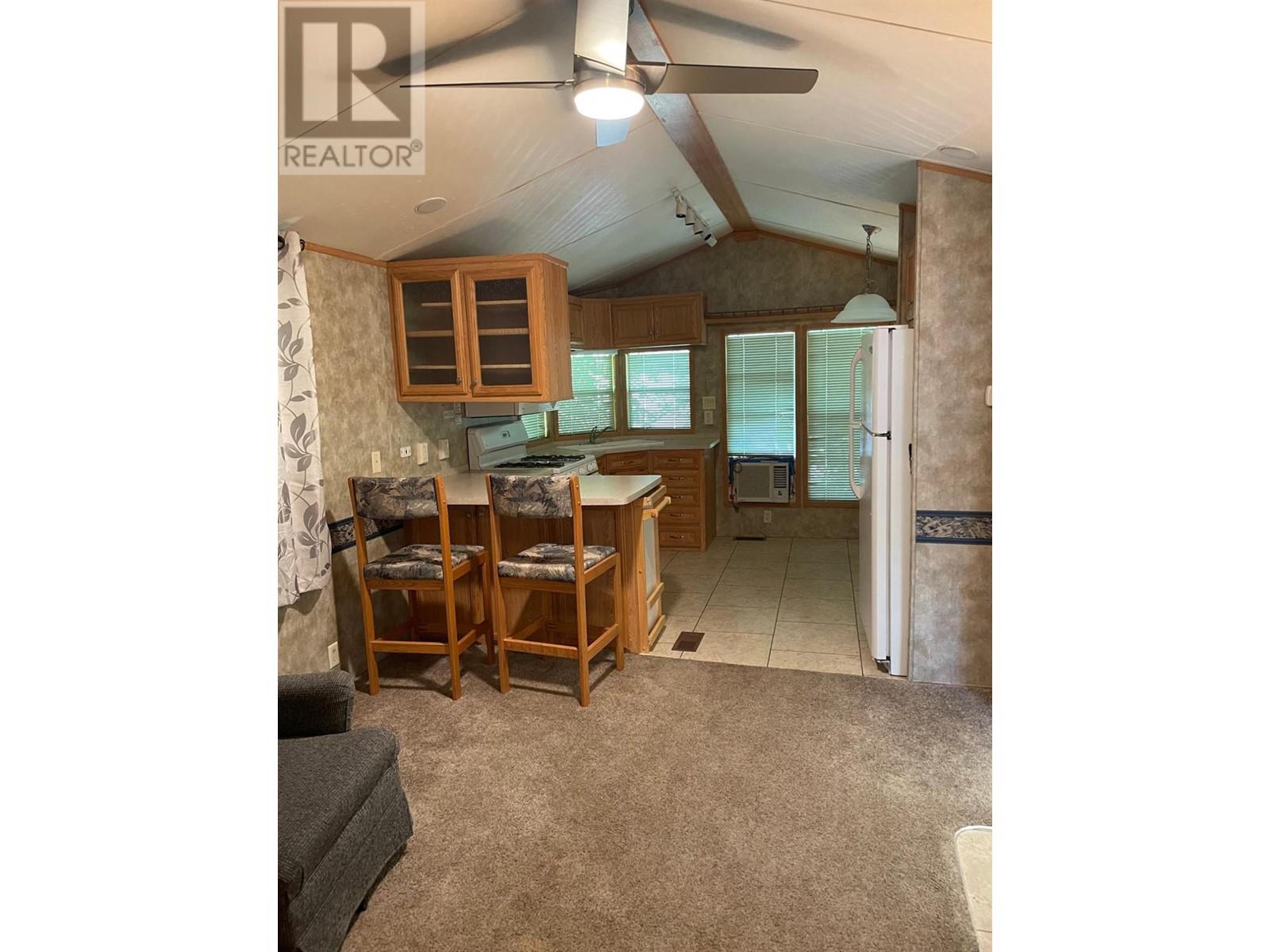 8821 3/95 Highway Property Photo 8