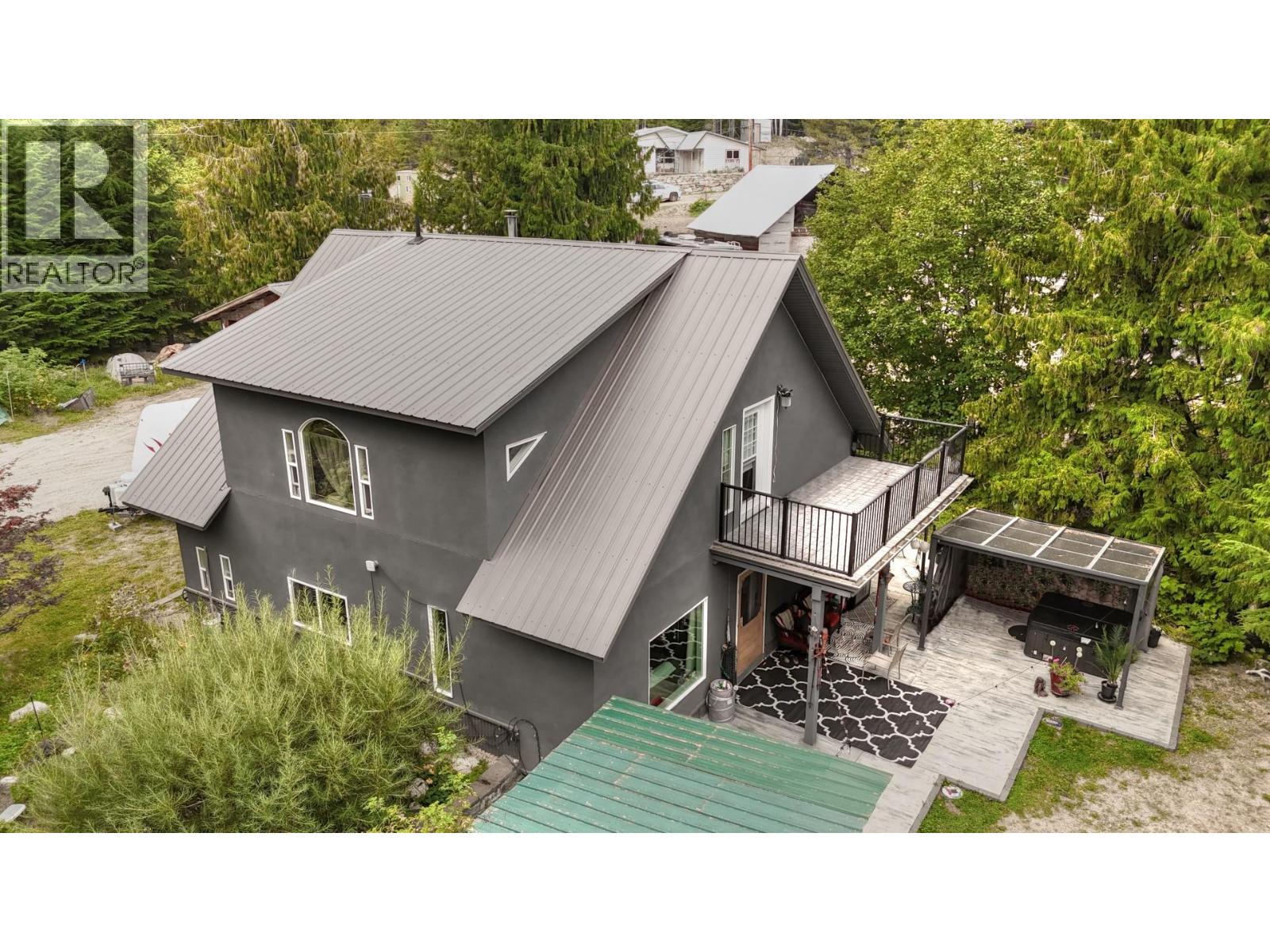 8872 Slocan West Road Property Photo 1