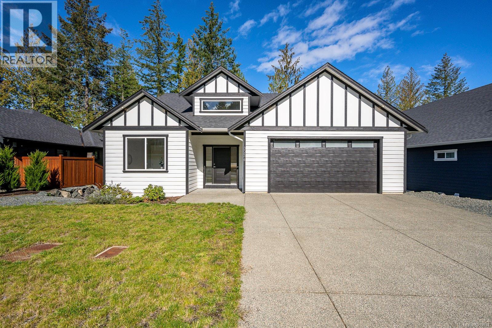 3236 Klanawa Cres Property Photo 1