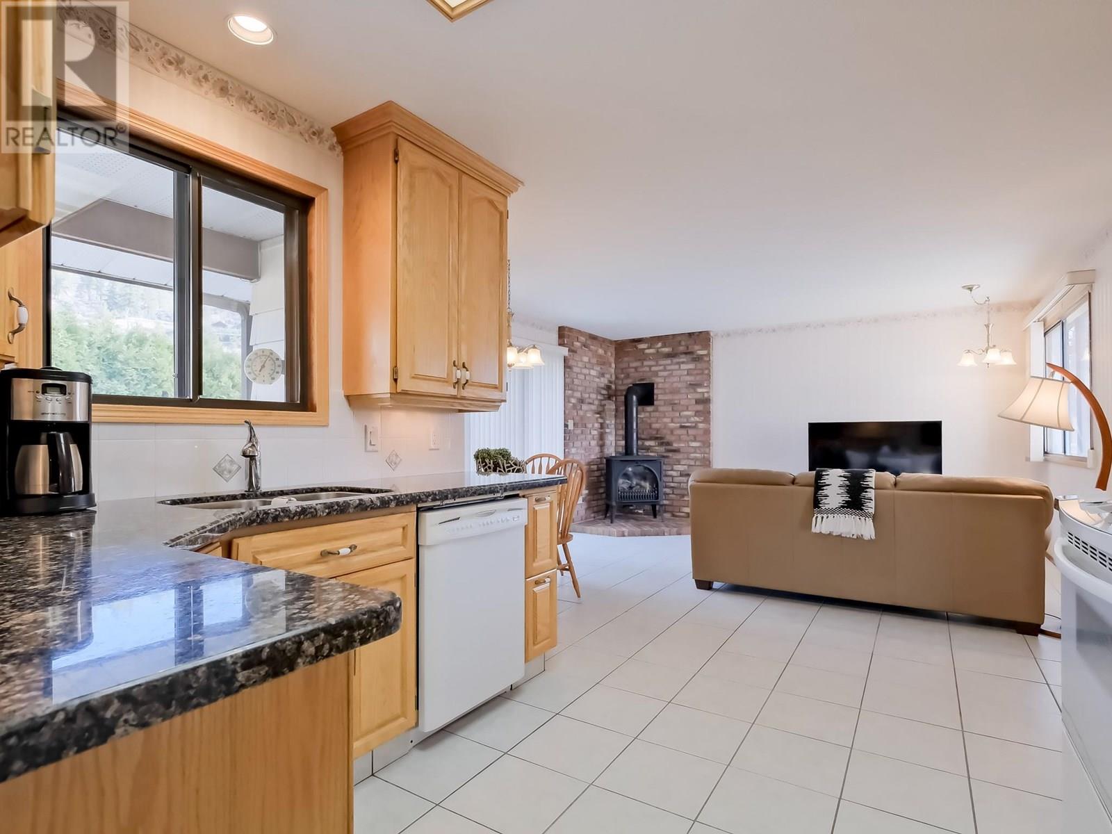 105 Spruce Road Property Photo 4