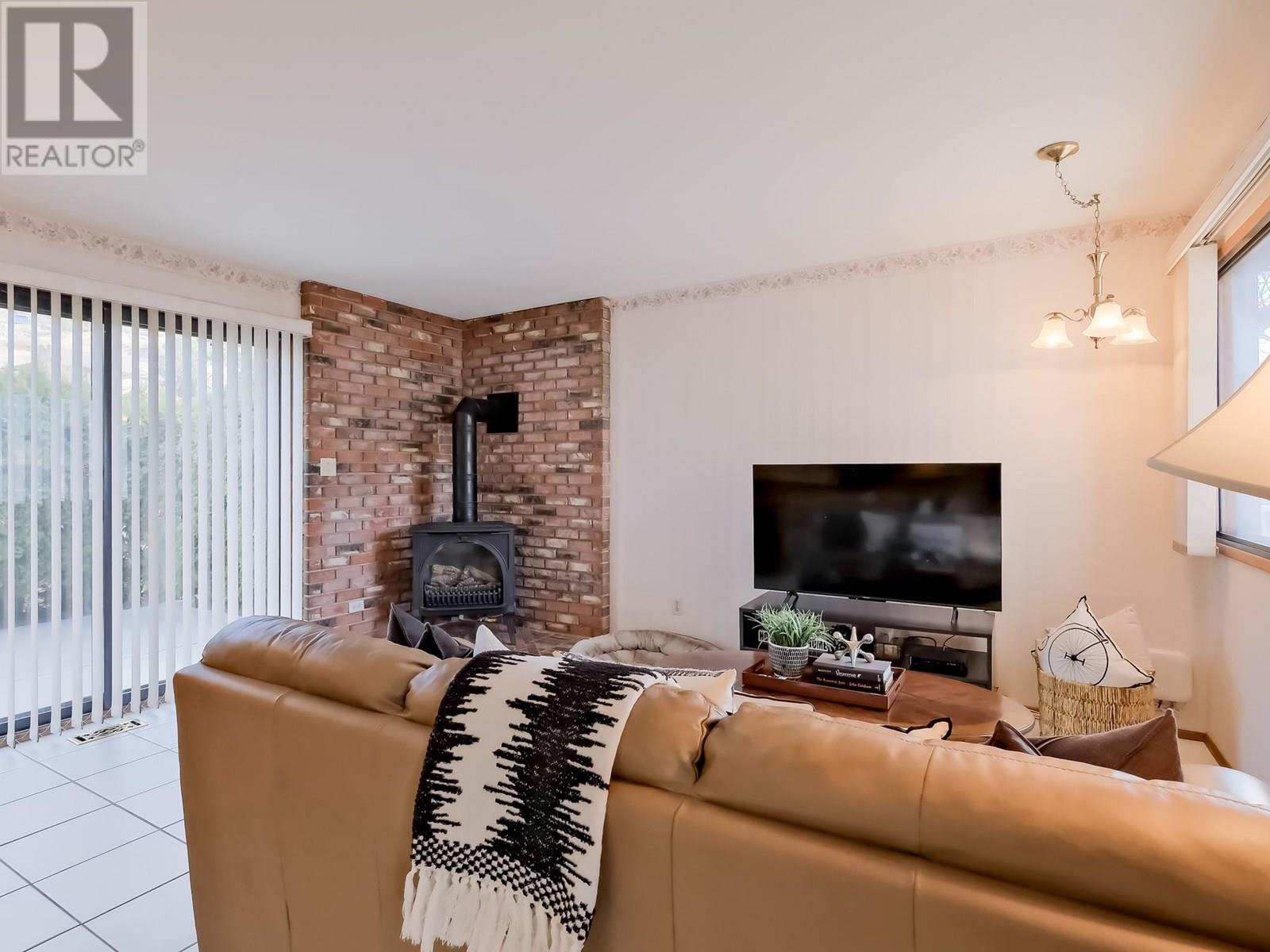 105 Spruce Road Property Photo 6