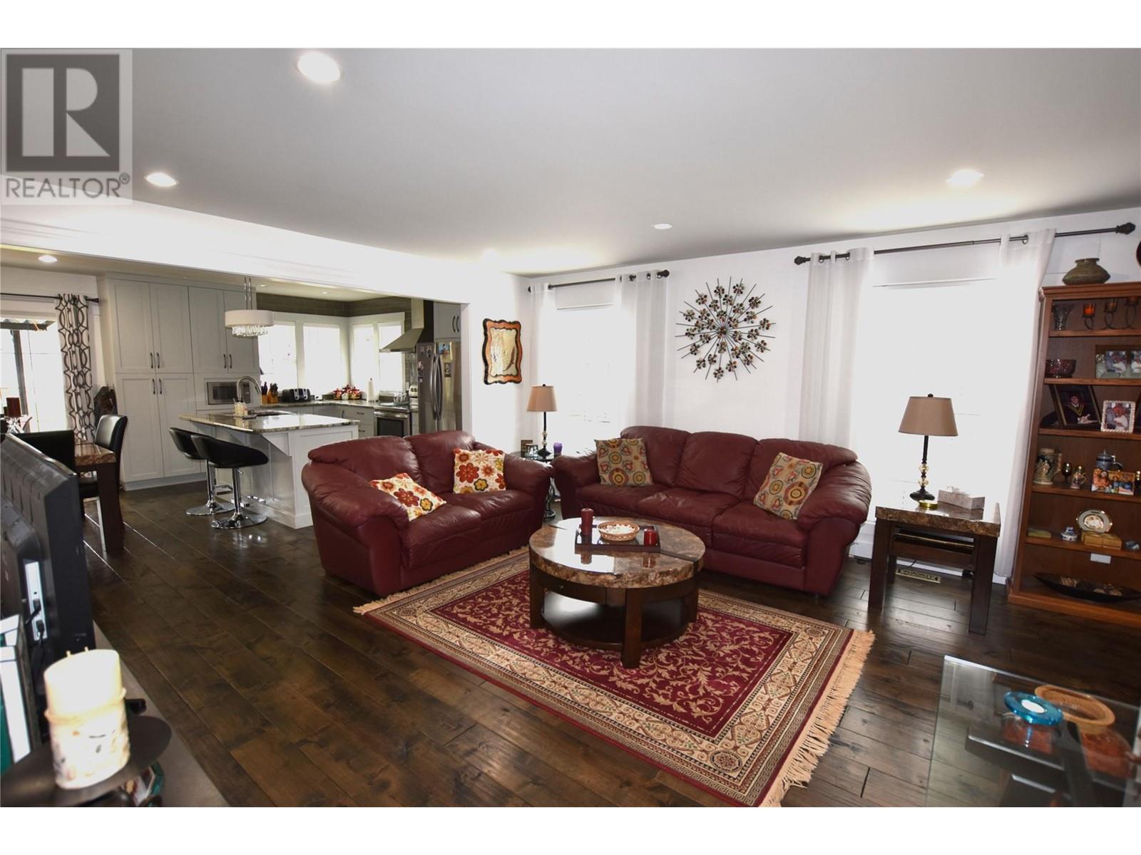 130 Deer Street Property Photo 8