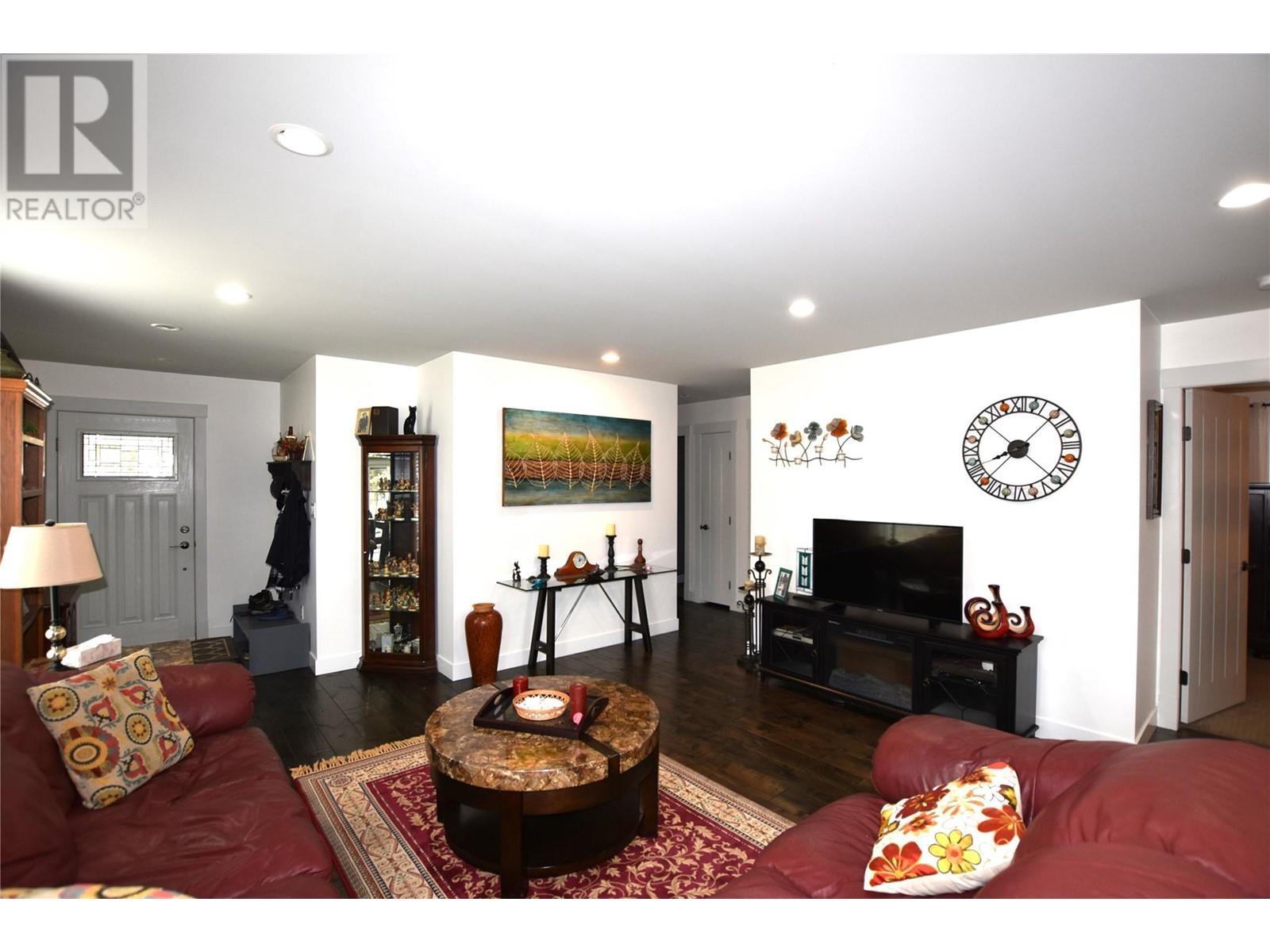 130 Deer Street Property Photo 10