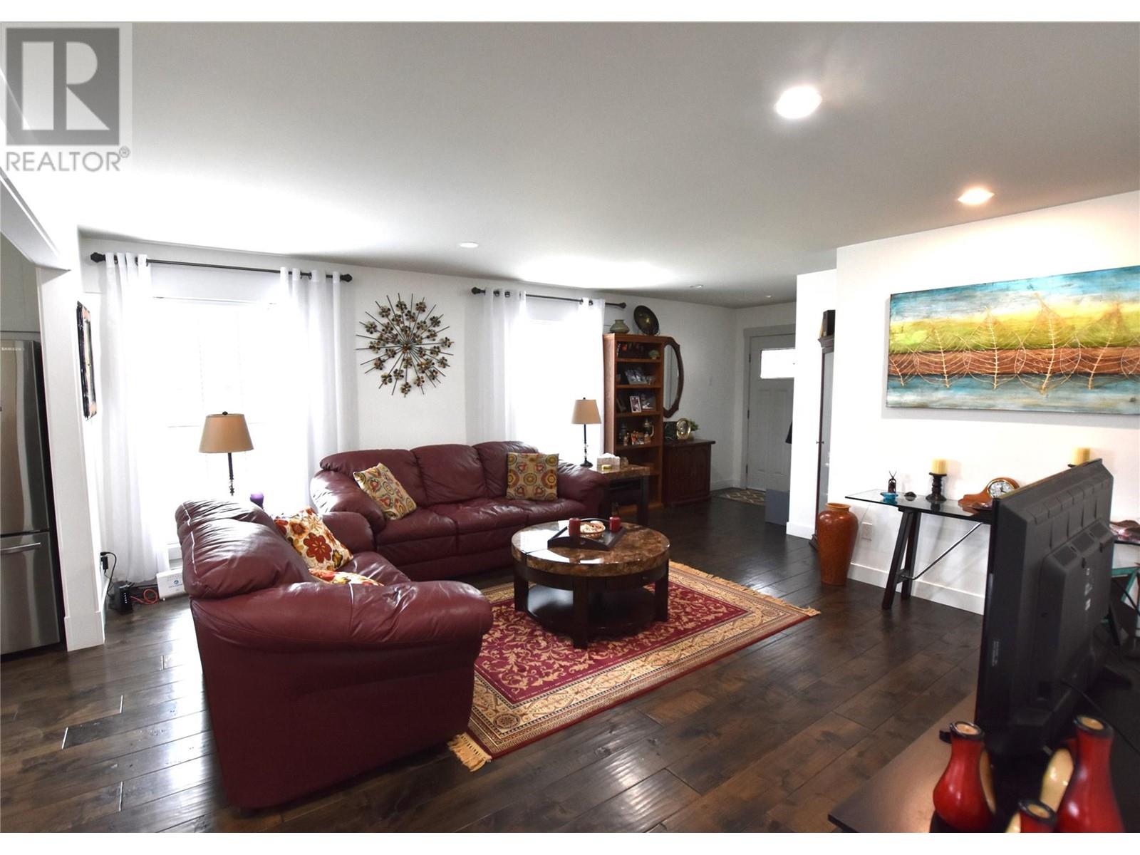 130 Deer Street Property Photo 11