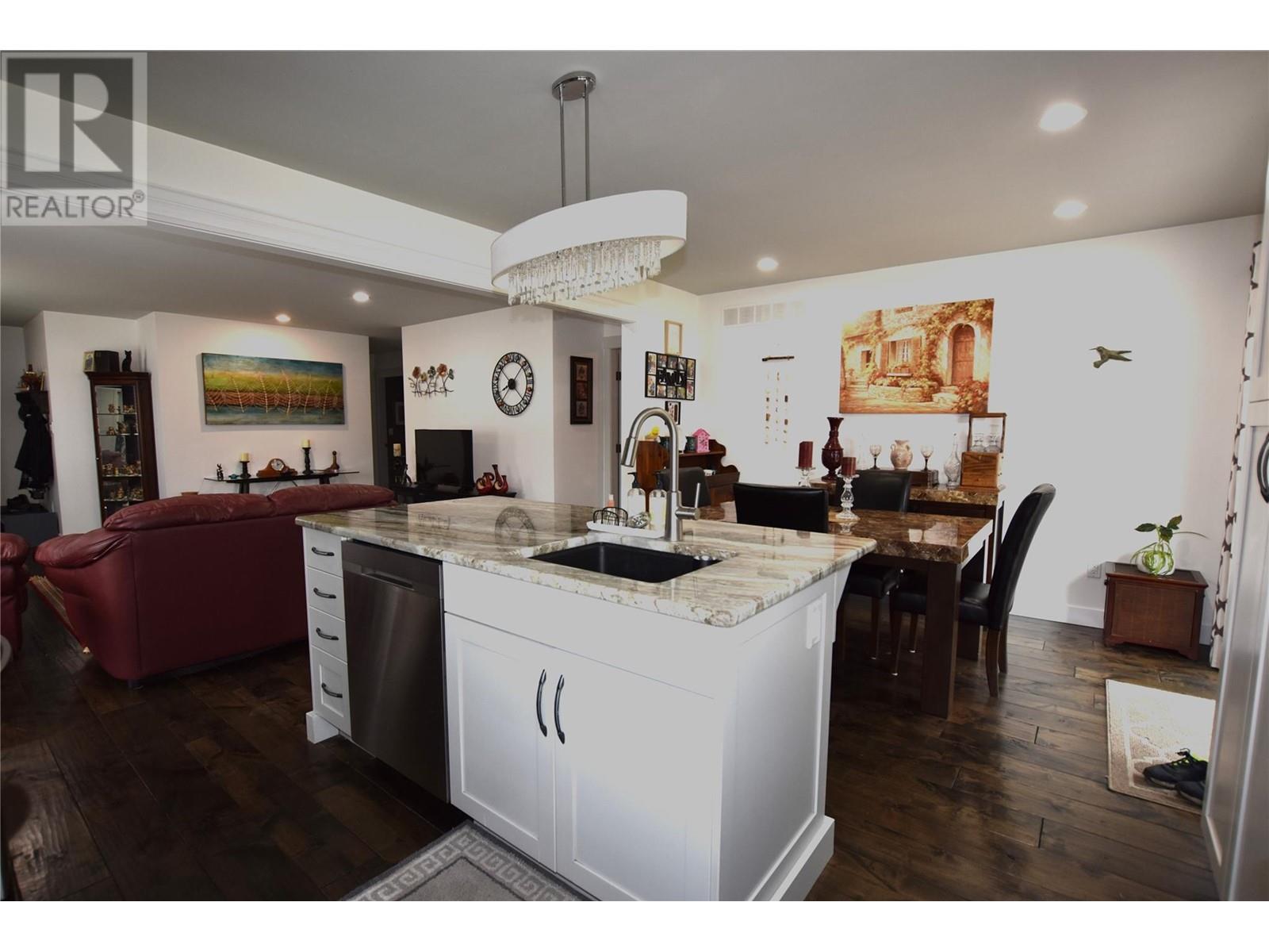 130 Deer Street Property Photo 14