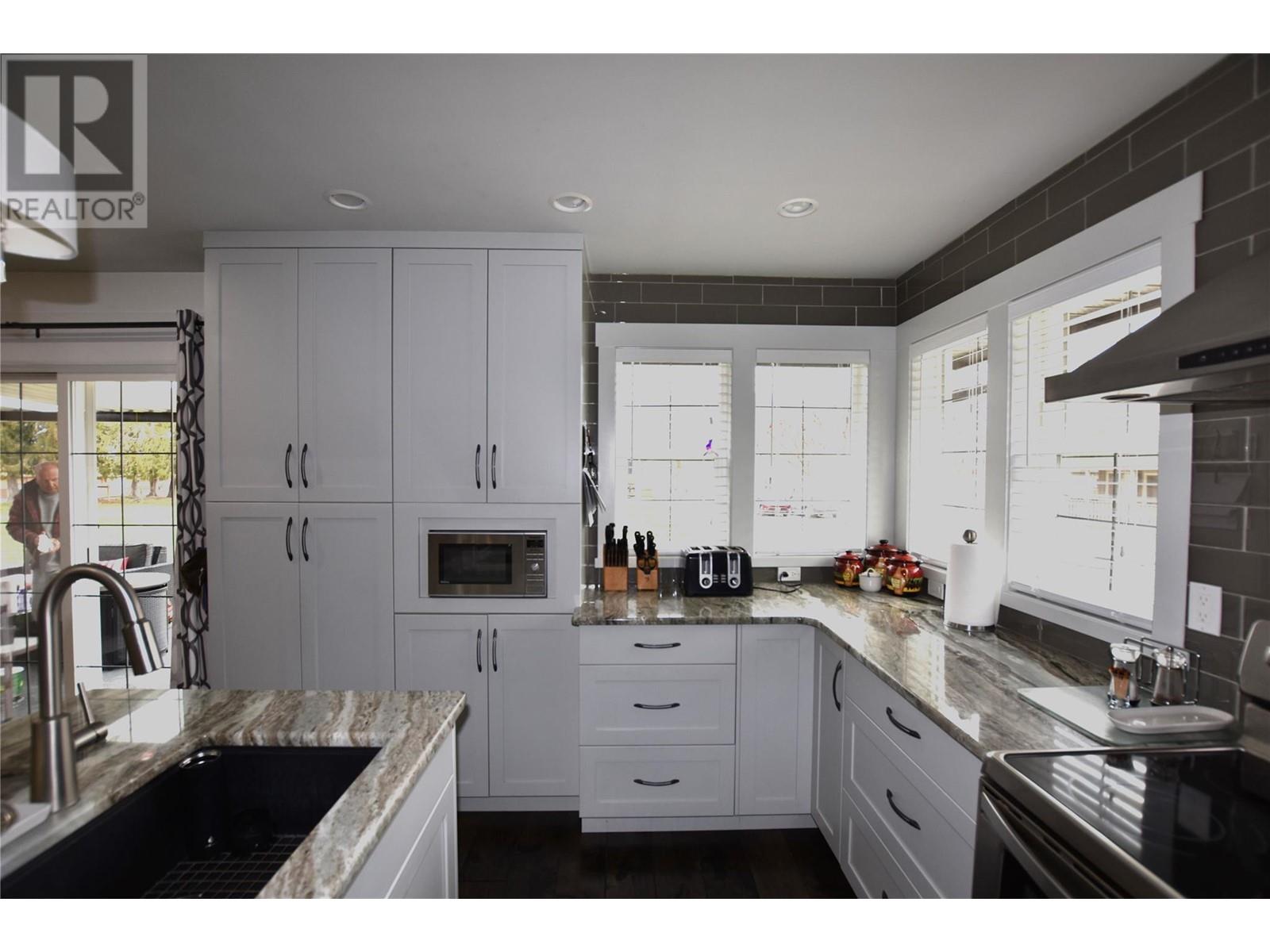 130 Deer Street Property Photo 17