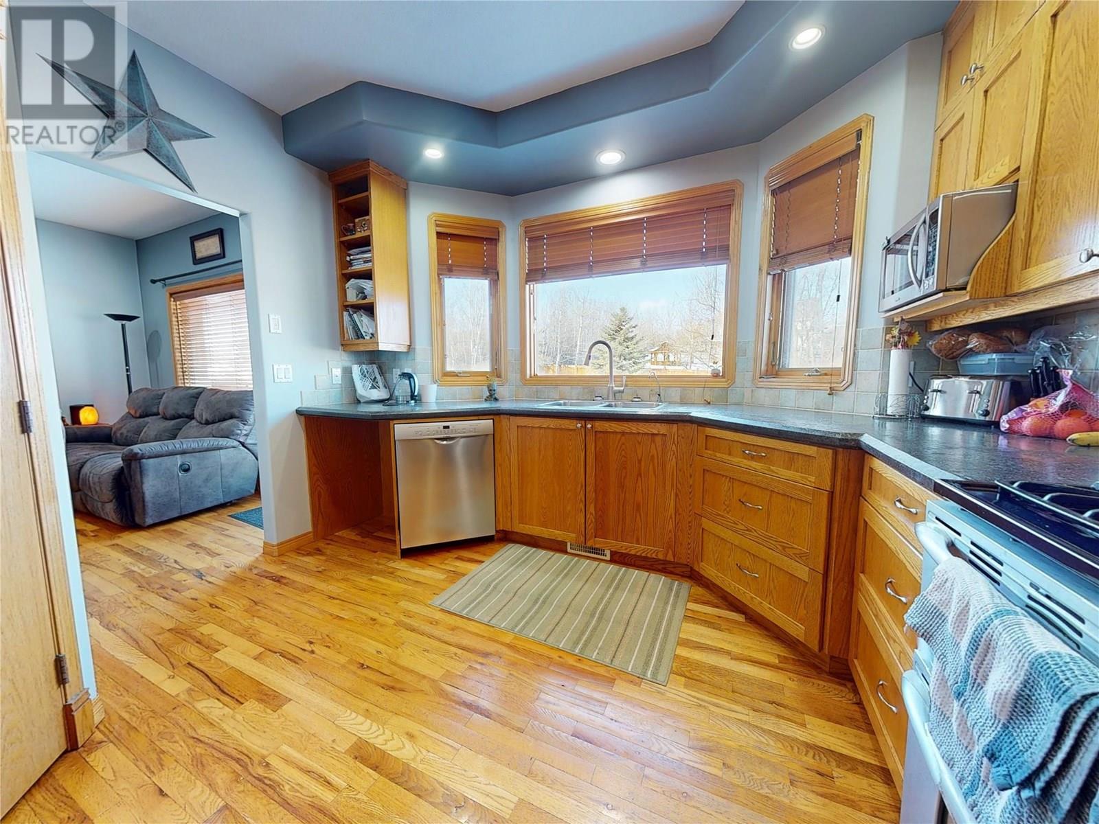 1340 92 Avenue Property Photo 4