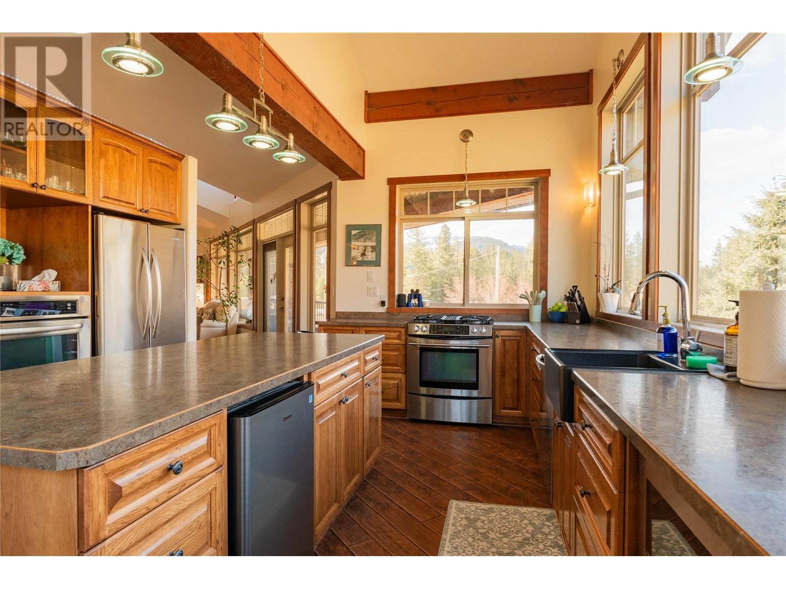 250 1st Avenue Property Photo 12