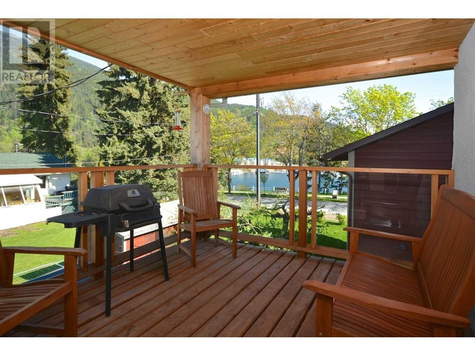 504 Centre Street Property Photo 3